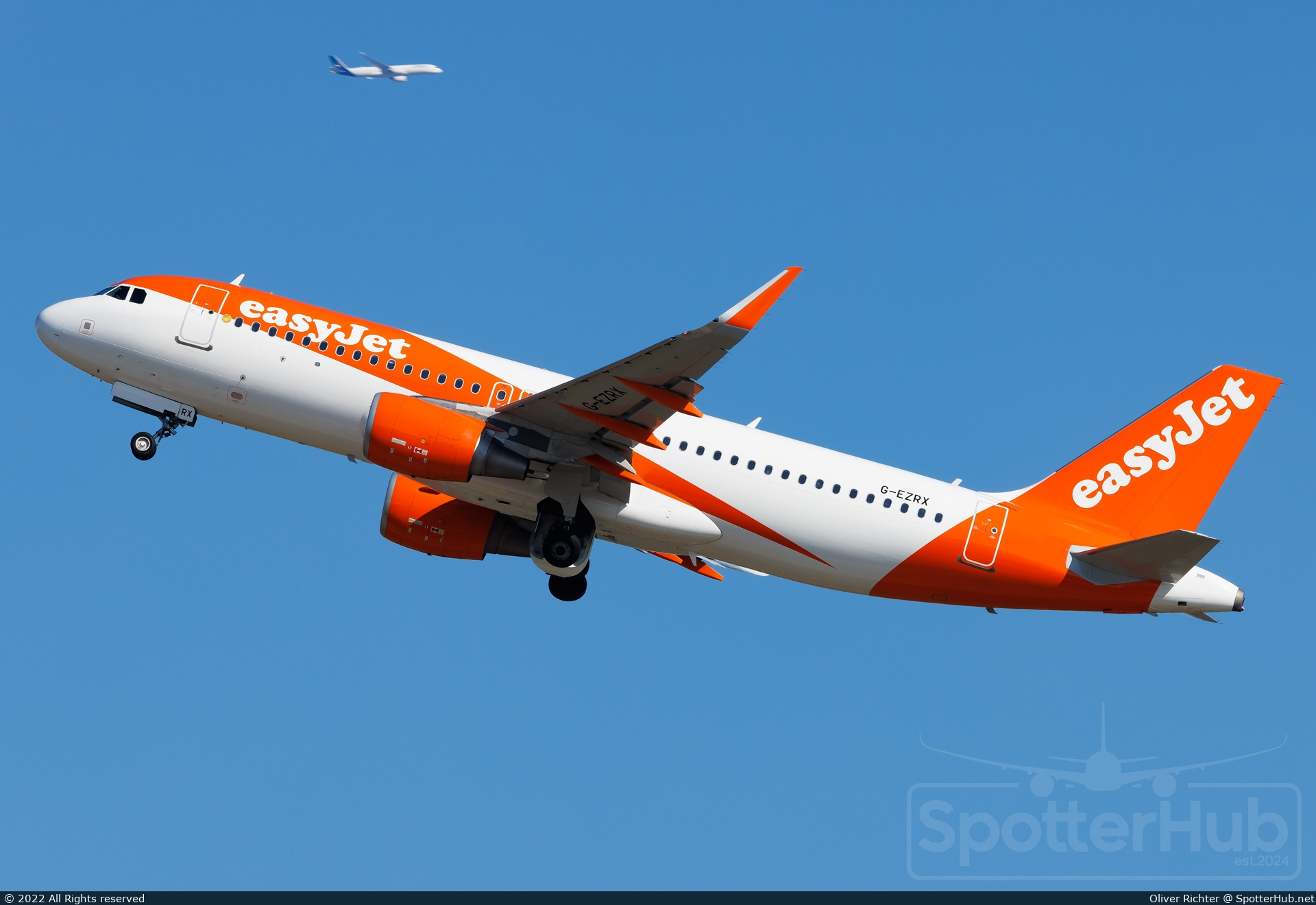 Photo of G-EZRX - Airbus A320-214 operated by easyJet