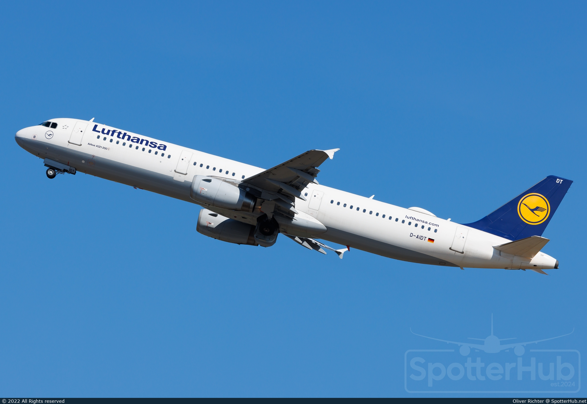 Photo of D-AIDT - Airbus A321-231 operated by Lufthansa