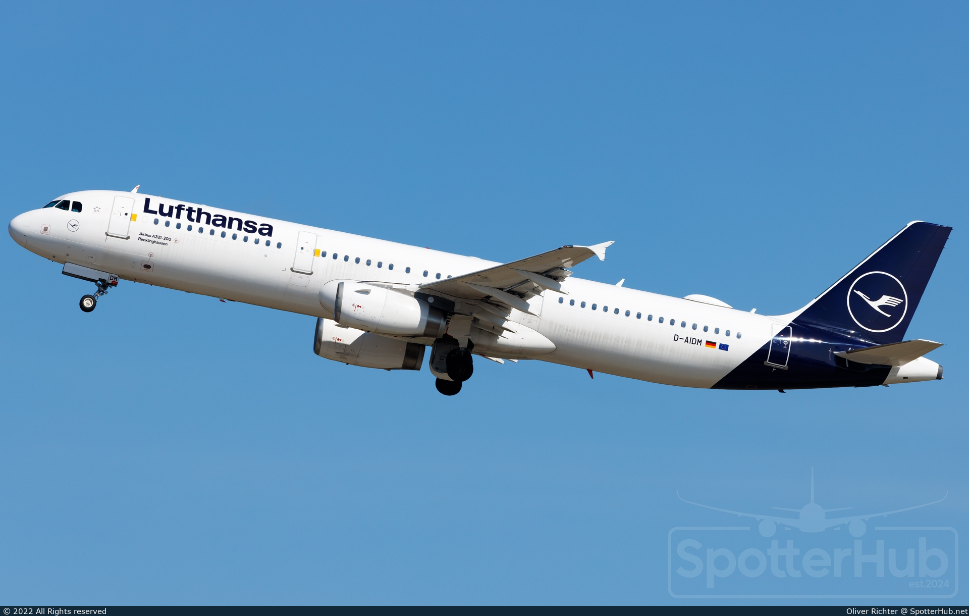 Photo of D-AIDM - Airbus A321-231 operated by Lufthansa