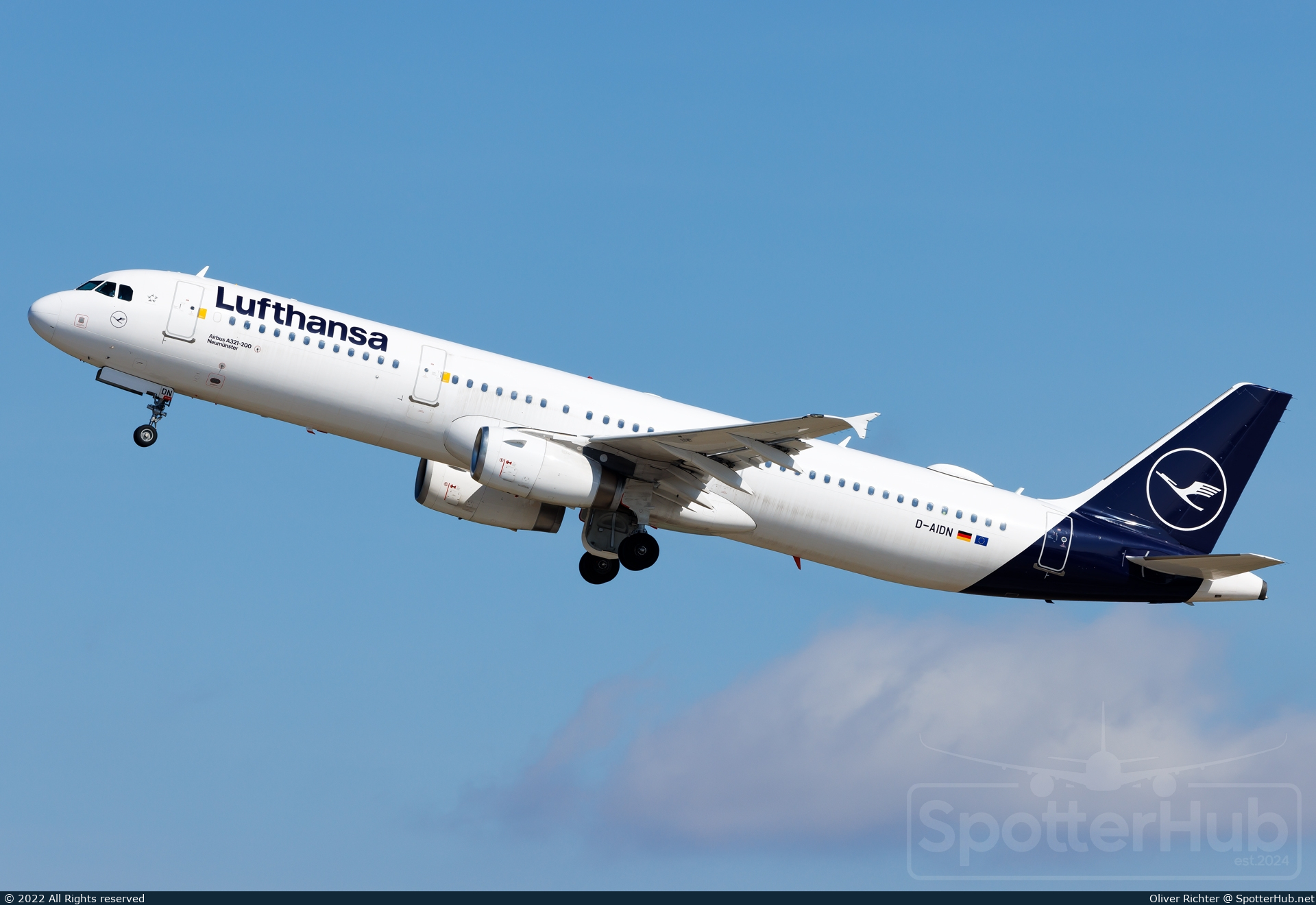 Photo of D-AIDN - Airbus A321-231 operated by Lufthansa