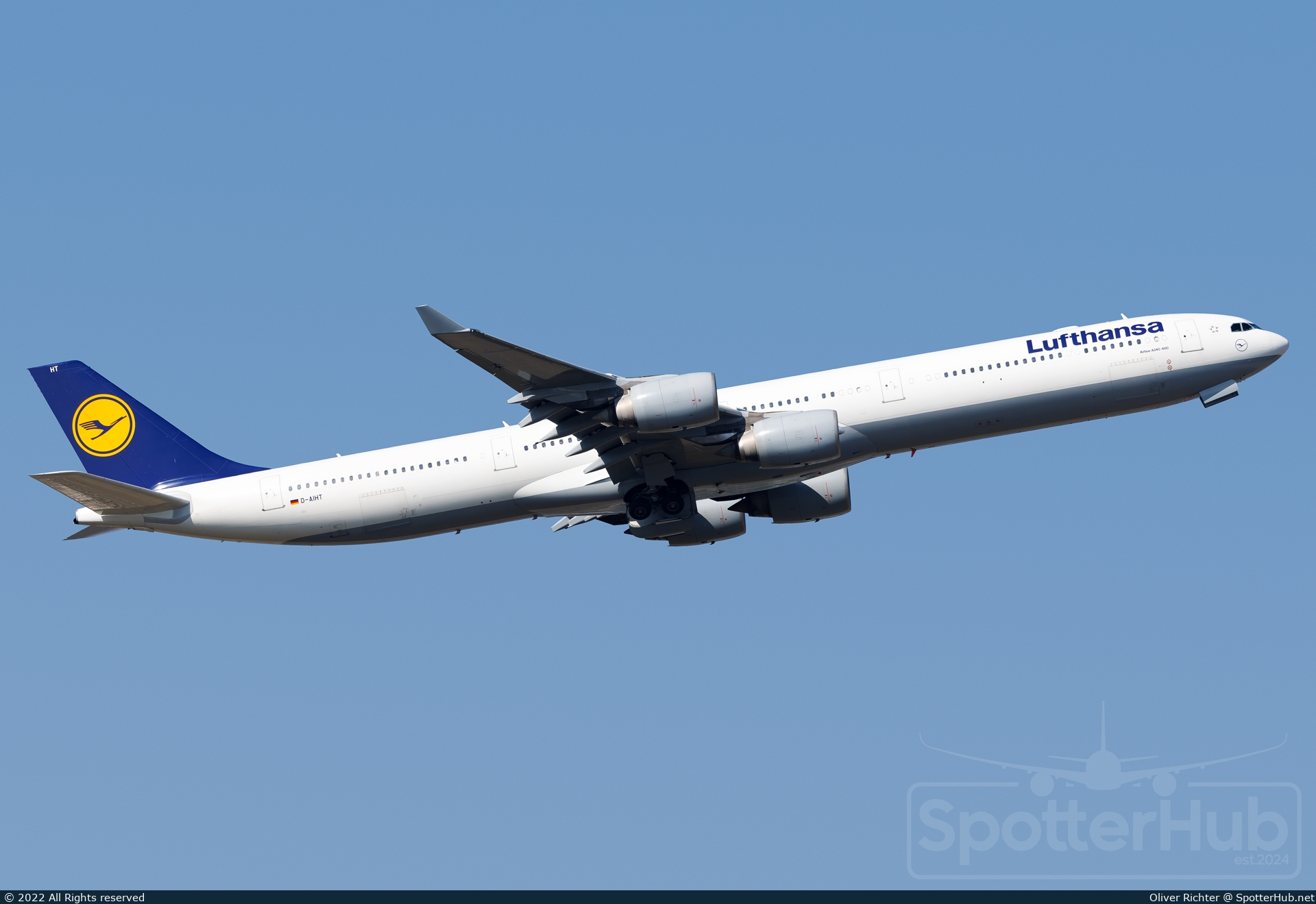 Photo of D-AIHT - Airbus A340-642 operated by Lufthansa