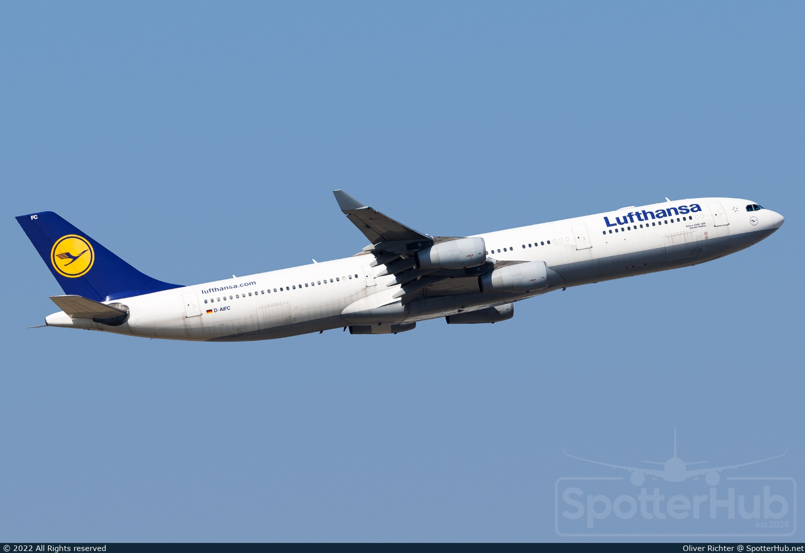 Photo of D-AIFC - Airbus A340-313 operated by Lufthansa