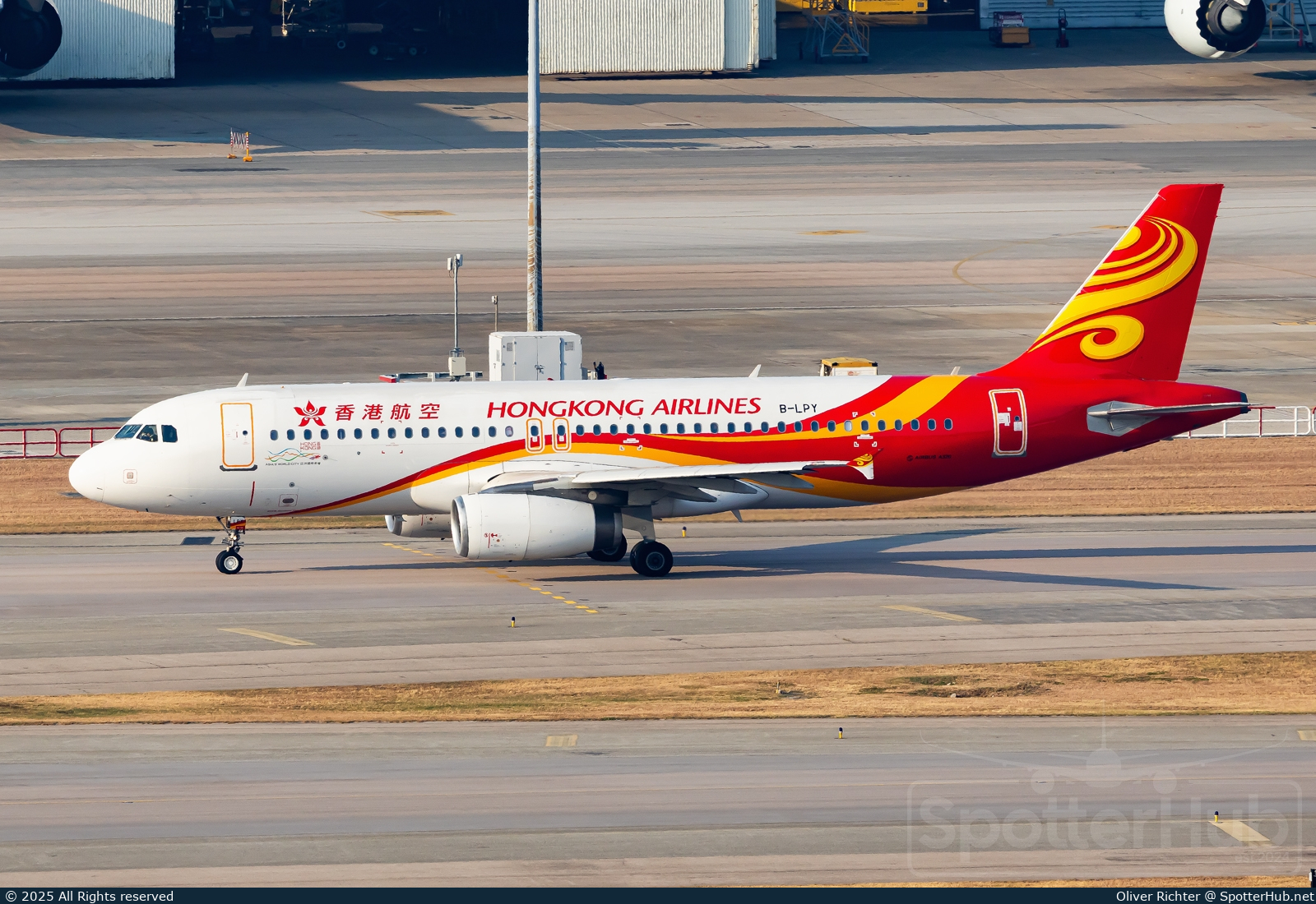 Photo of B-LPY - Airbus A320-232 operated by Hong Kong Airlines