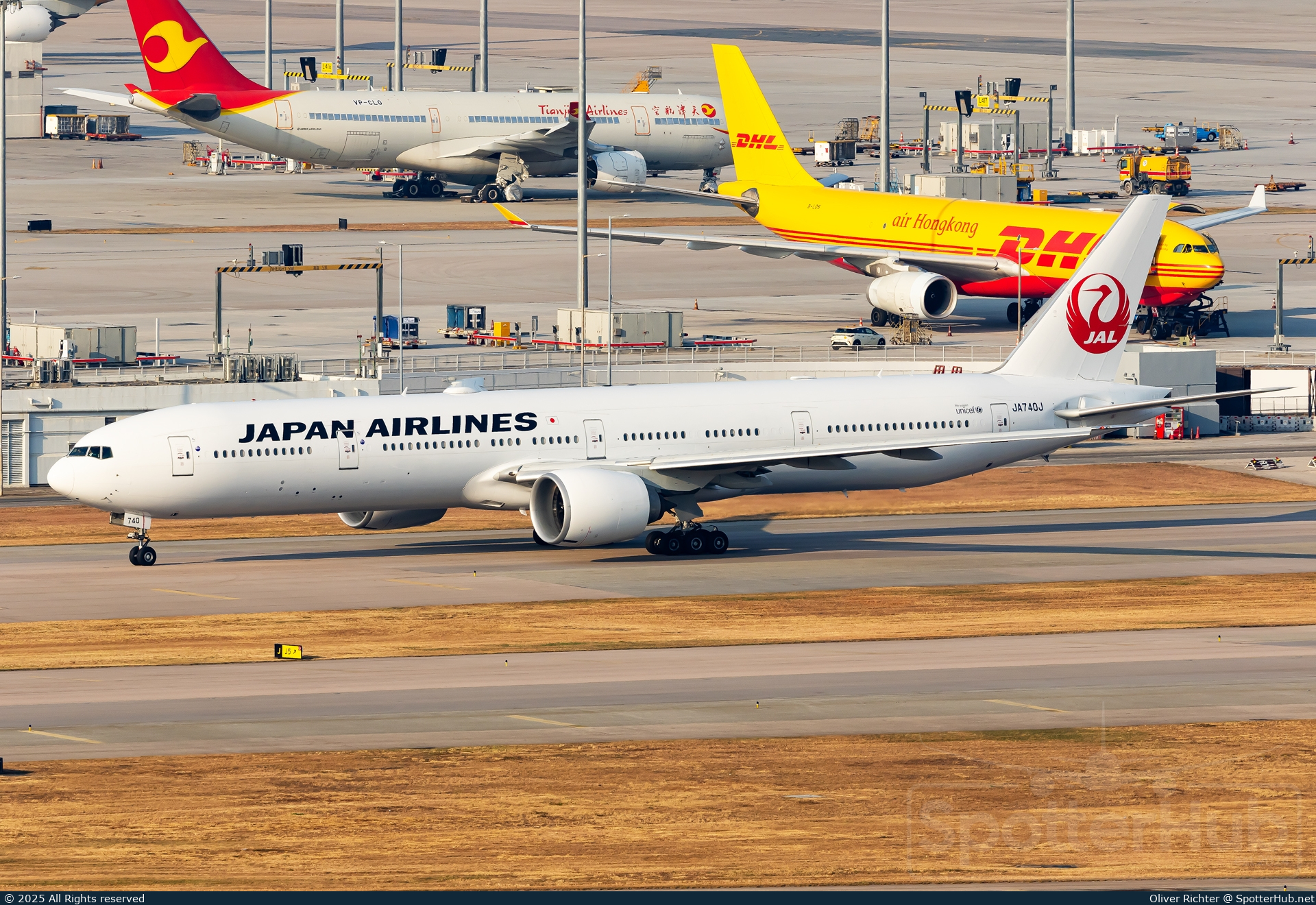 Photo of JA740J - Boeing 777-346(ER) operated by Japan Airlines