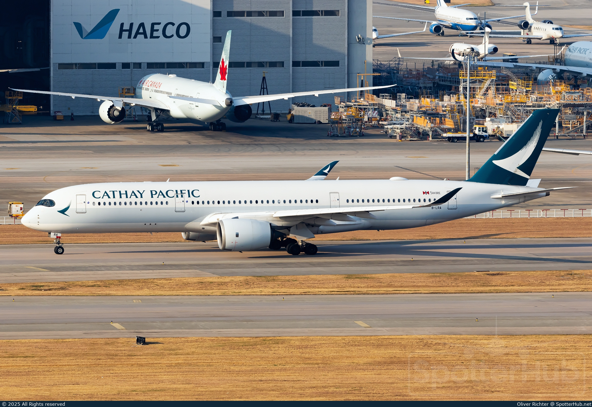 Photo of B-LRA - Airbus A350-941 operated by Cathay Pacific Airways