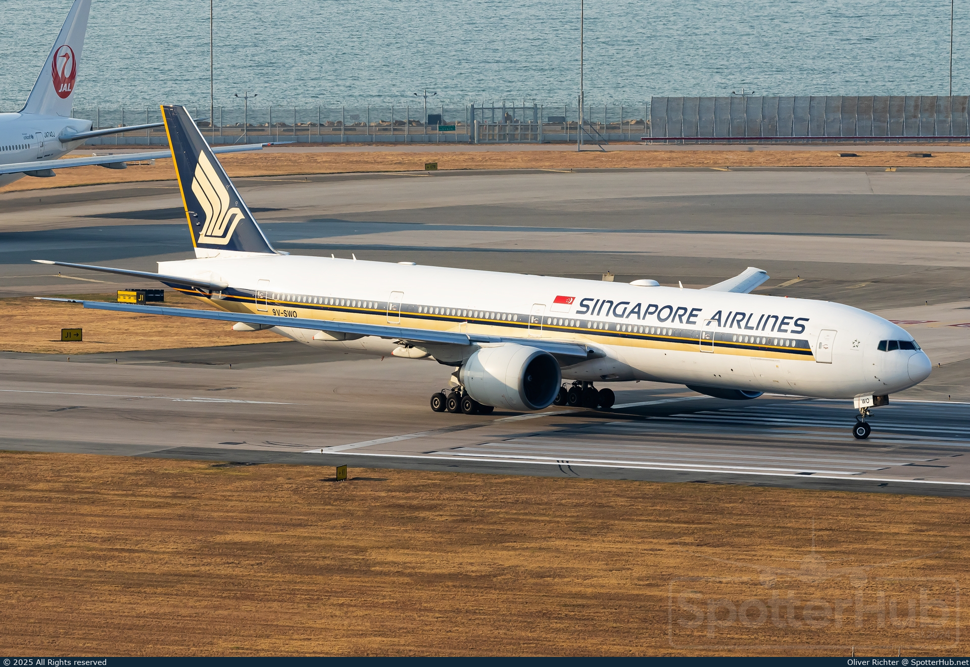 Photo of 9V-SWO - Boeing 777-312(ER) operated by Singapore Airlines