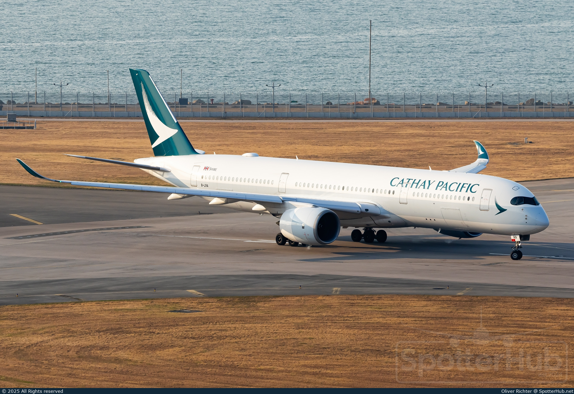 Photo of B-LRA - Airbus A350-941 operated by Cathay Pacific Airways