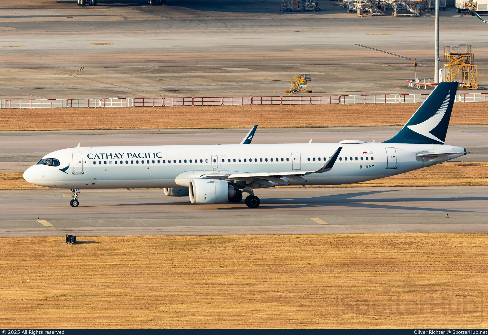 Photo of B-HPF - Airbus A321-251NX operated by Cathay Pacific Airways