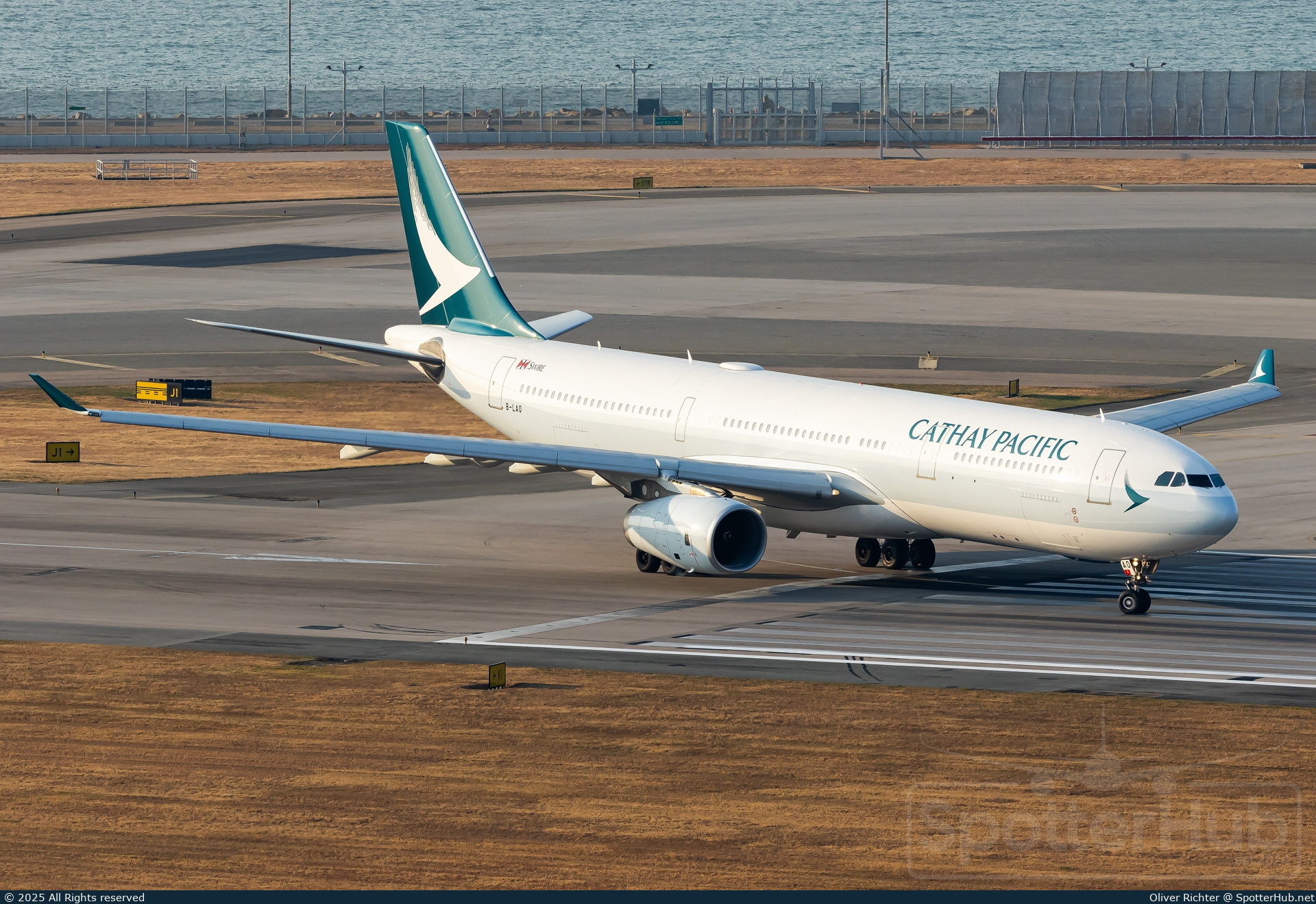 Photo of B-LAO - Airbus A330-343 operated by Cathay Pacific Airways