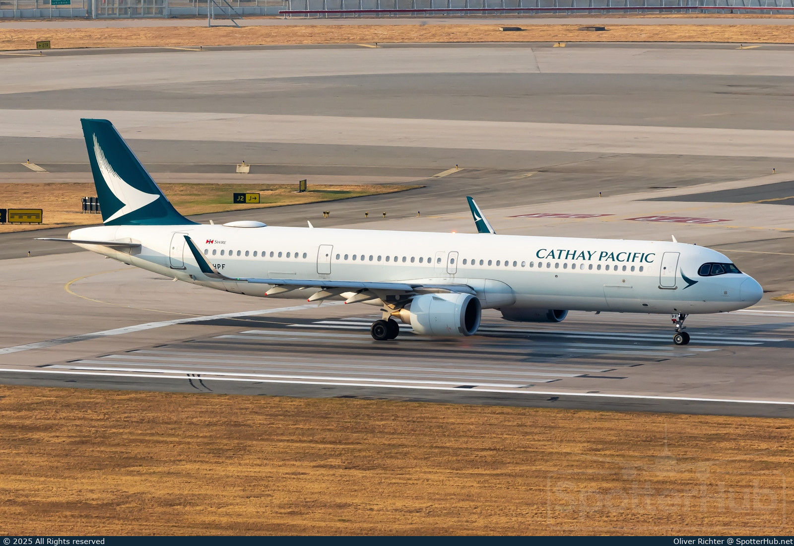Photo of B-HPF - Airbus A321-251NX operated by Cathay Pacific Airways