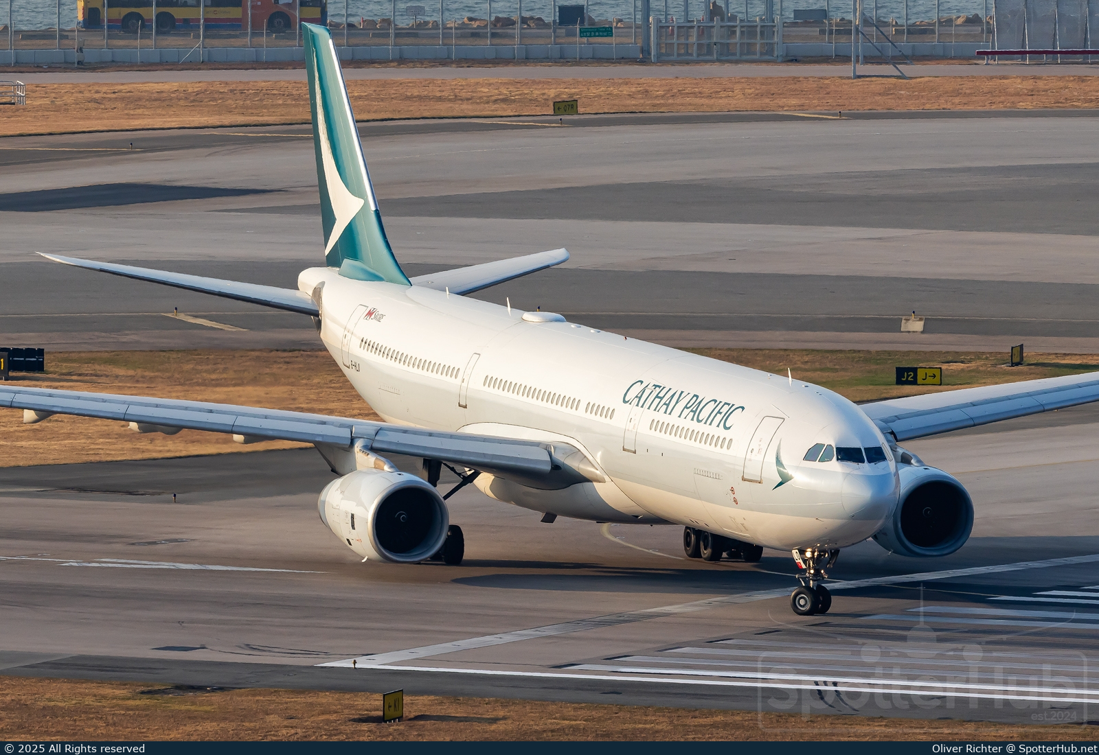 Photo of B-HLO - Airbus A330-343 operated by Cathay Pacific Airways