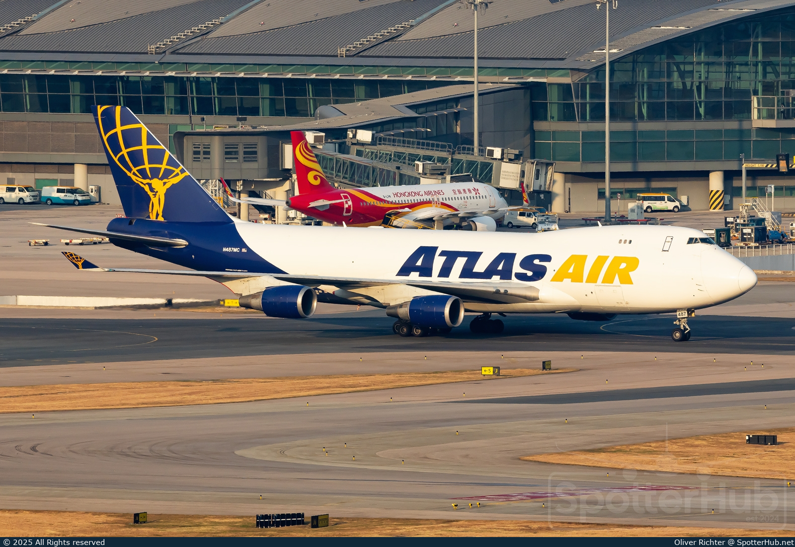 Photo of N487MC - Boeing 747-45EF operated by Atlas Air