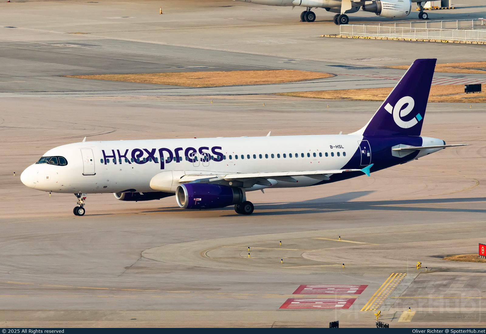 Photo of B-HSL - Airbus A320-232 operated by Hong Kong Express