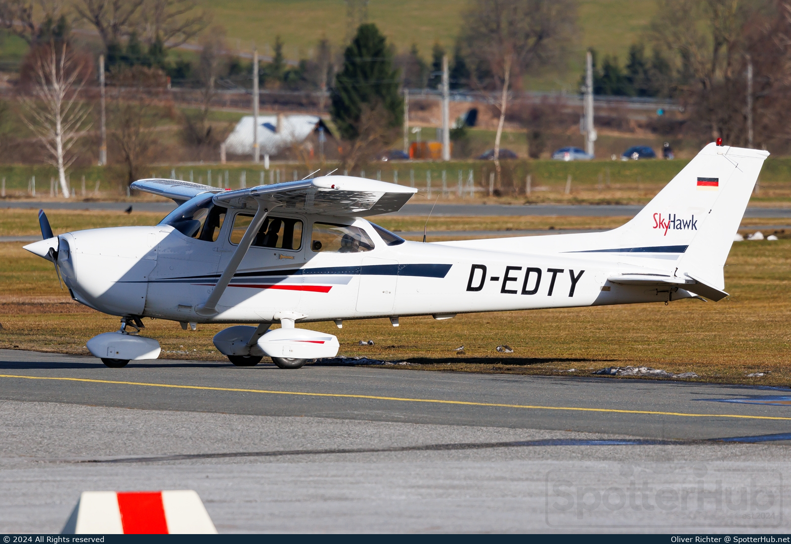 Photo of D-EDTY - Cessna 172S Skyhawk SP operated by Motorfliegerclub Schwäbisch Hall