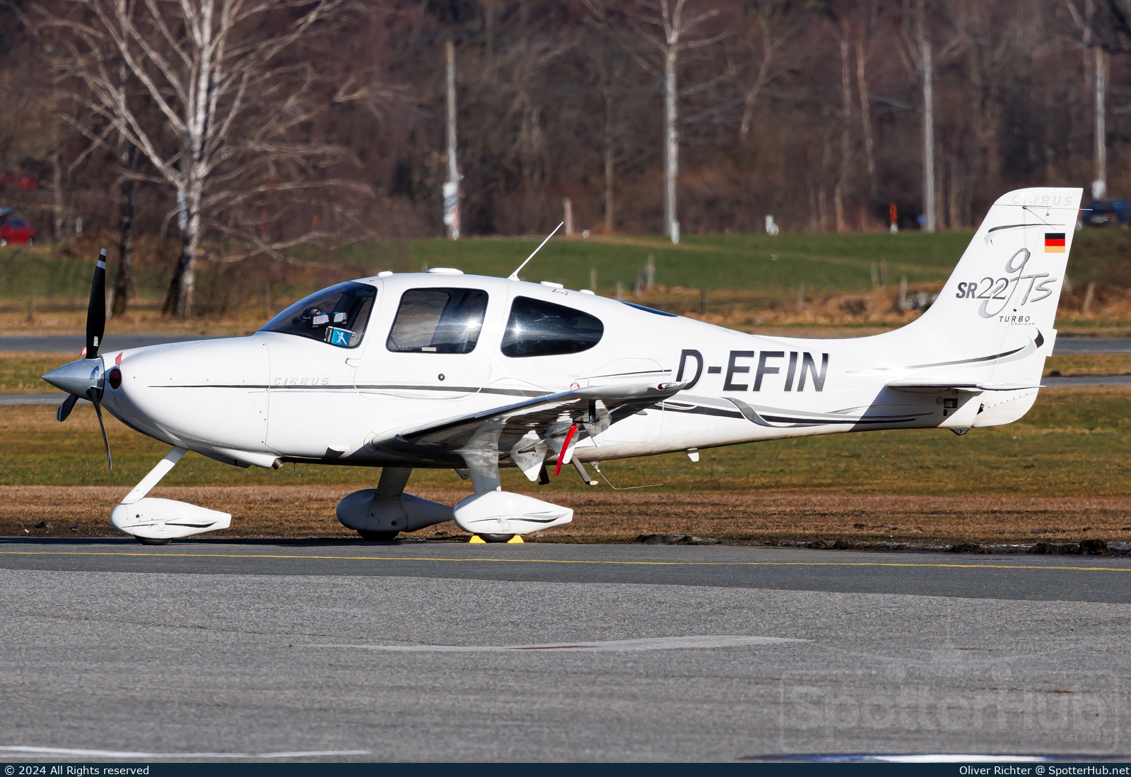 Photo of D-EFIN - Cirrus SR22 G2 GTS operated by Private