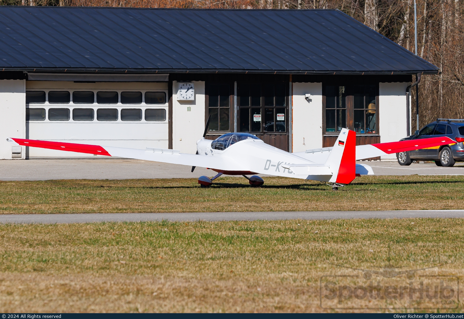 Photo of D-KYCK - Scheibe SF 25B Falke operated by Deutsche Alpensegelflugschule Unterwössen