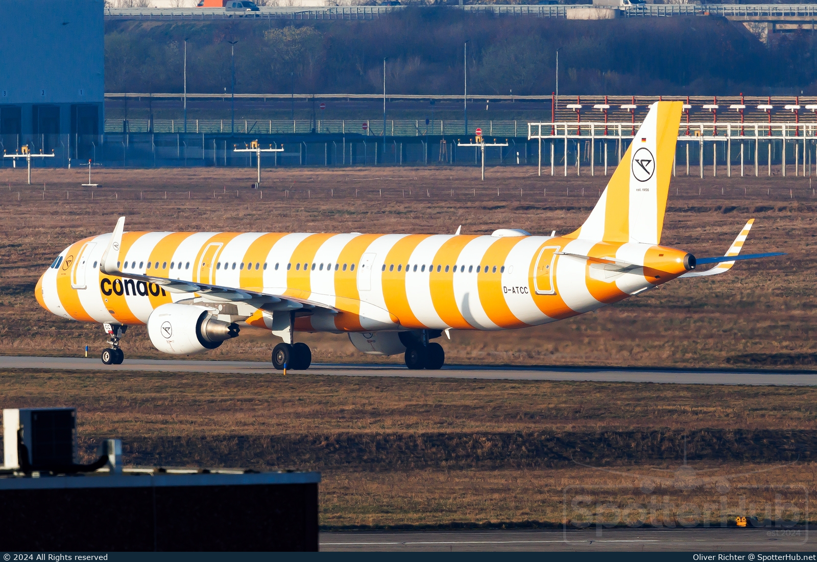 Photo of D-ATCC - Airbus A321-211 operated by Condor