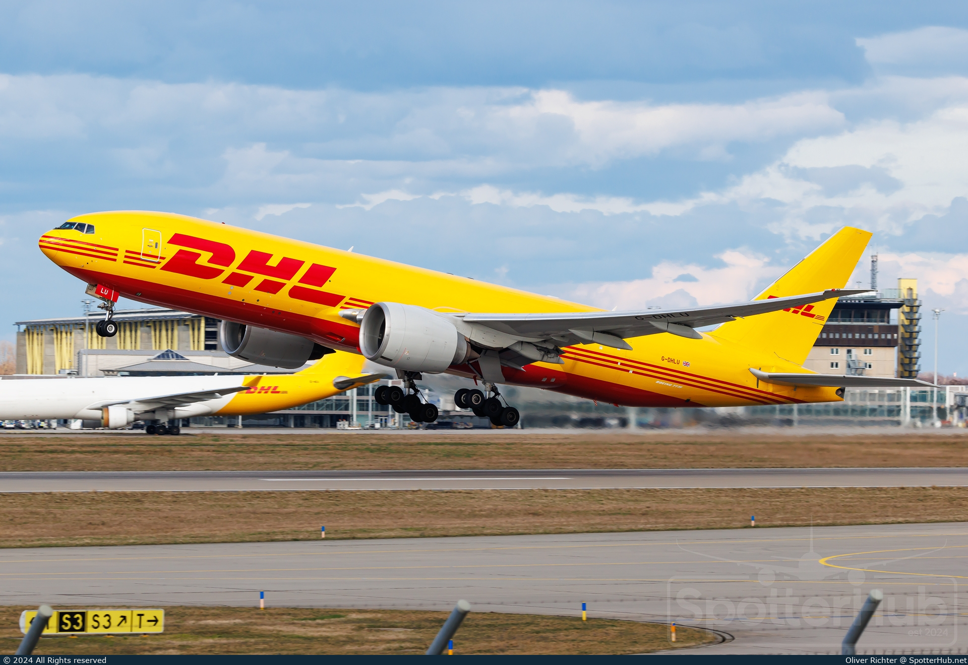 Photo of G-DHLU - Boeing 777-F6N operated by DHL Air