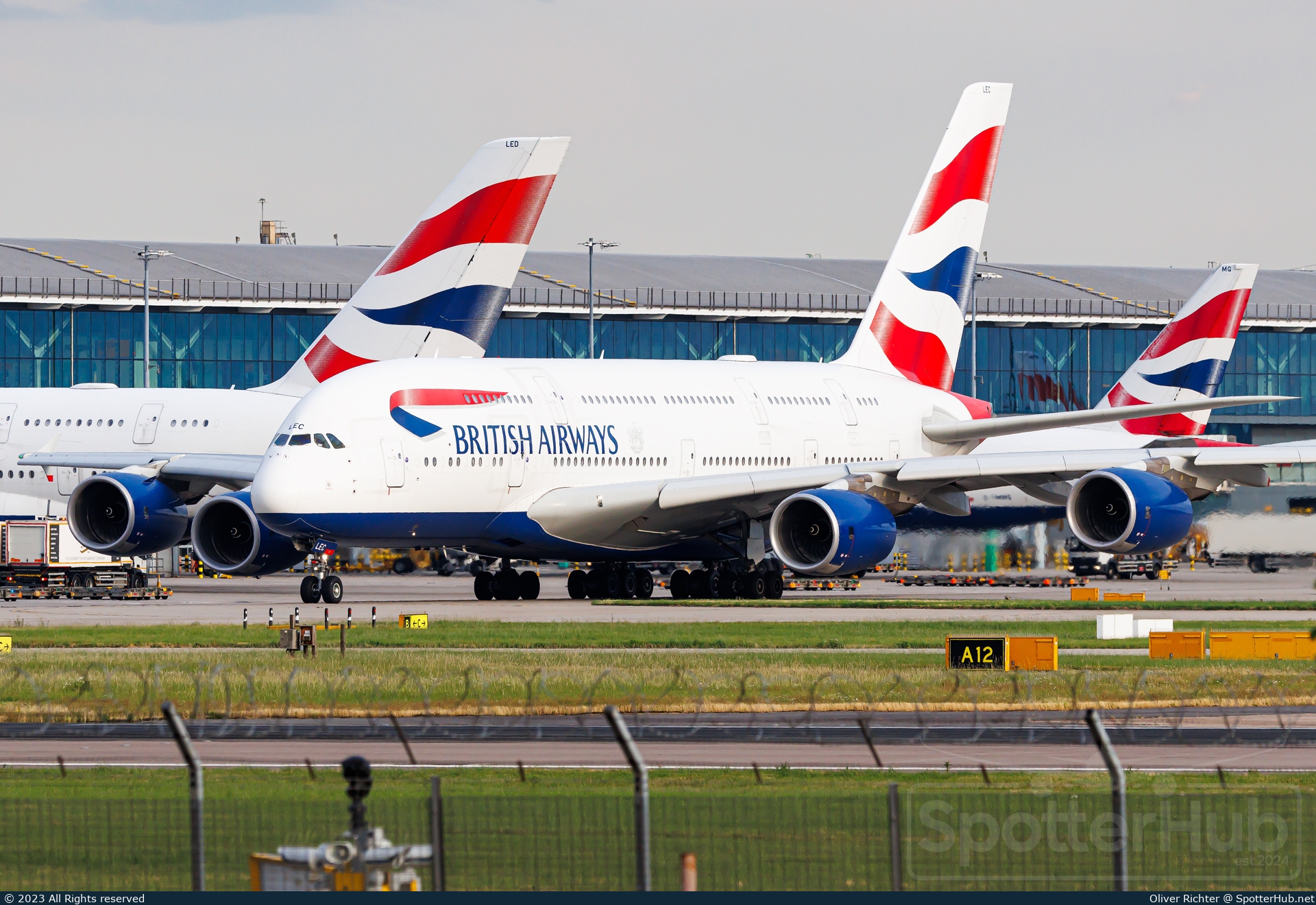 Photo of G-XLEC - Airbus A380-841 operated by British Airways
