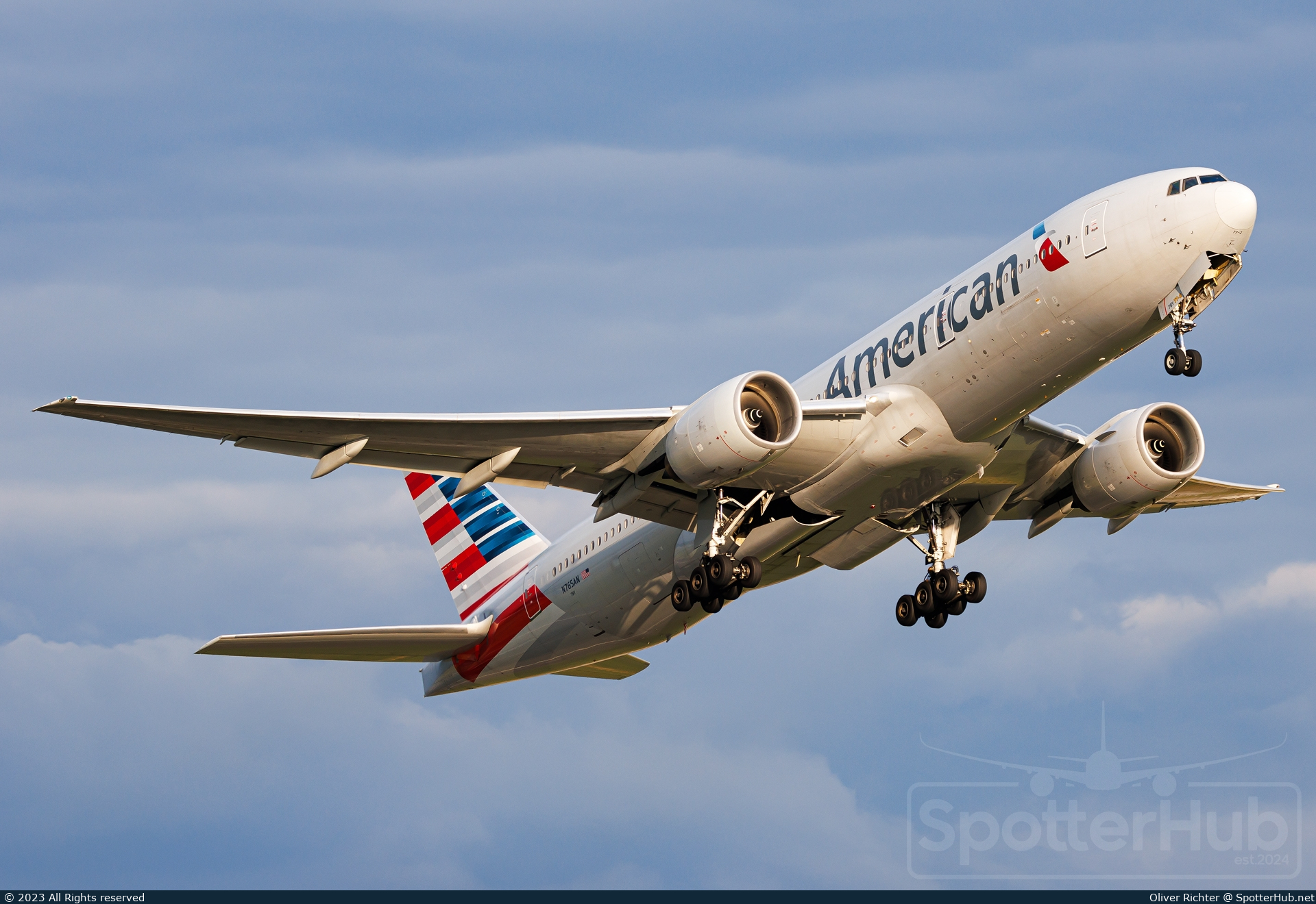 Photo of N765AN - Boeing 777-223(ER) operated by American Airlines