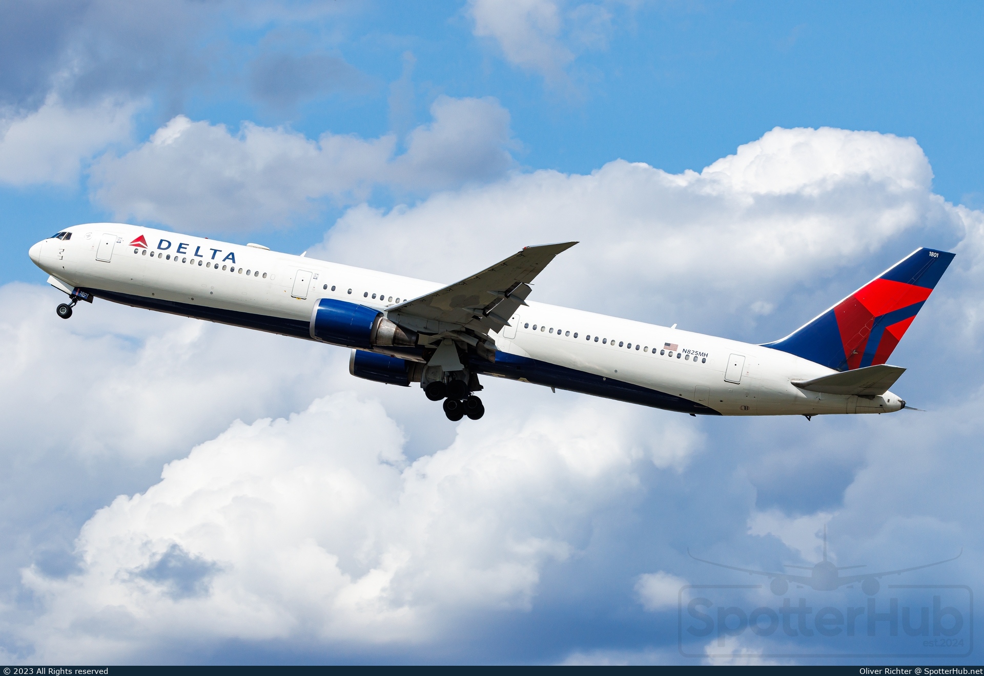 Photo of N825MH - Boeing 767-432(ER) operated by Delta Air Lines