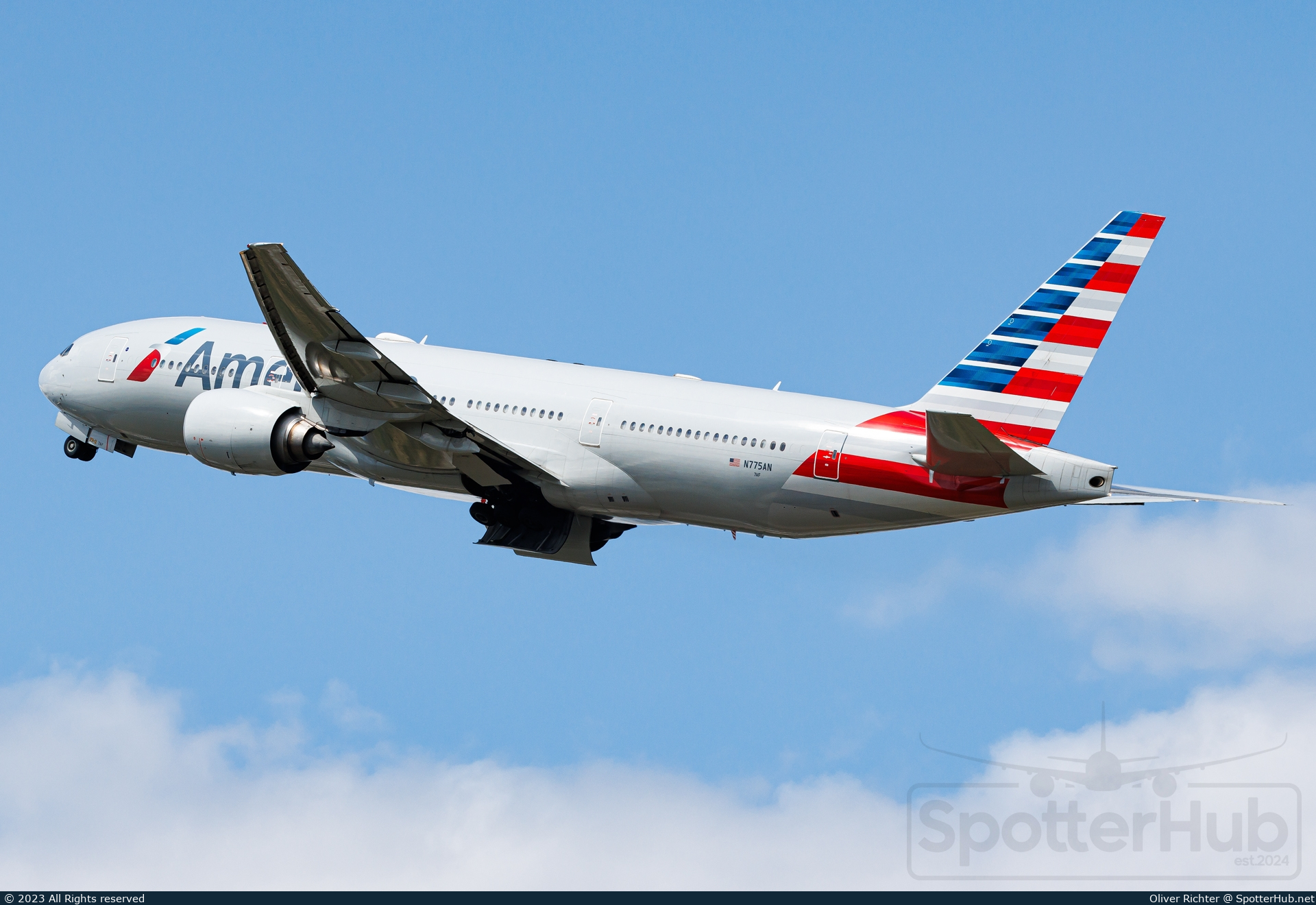 Photo of N775AN - Boeing 777-223(ER) operated by American Airlines