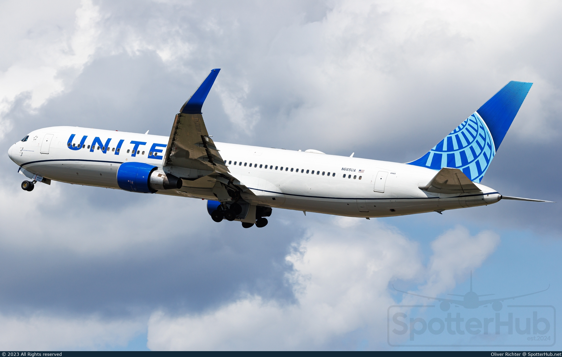 Photo of N665UA - Boeing 767-322(ER) operated by United Airlines