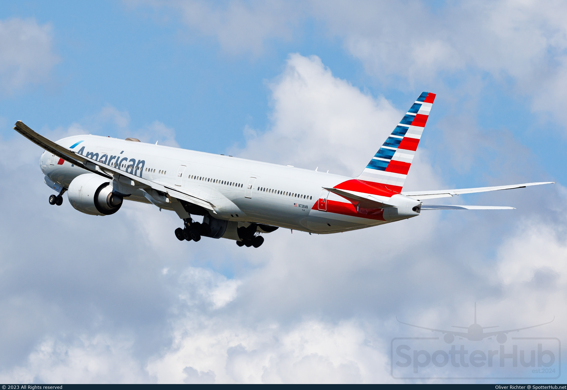 Photo of N728AN - Boeing 777-323(ER) operated by American Airlines