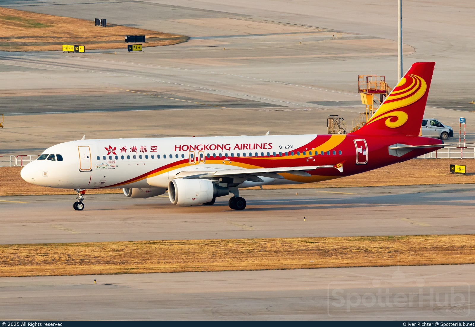Photo of B-LPV - Airbus A320-214 operated by Hong Kong Airlines
