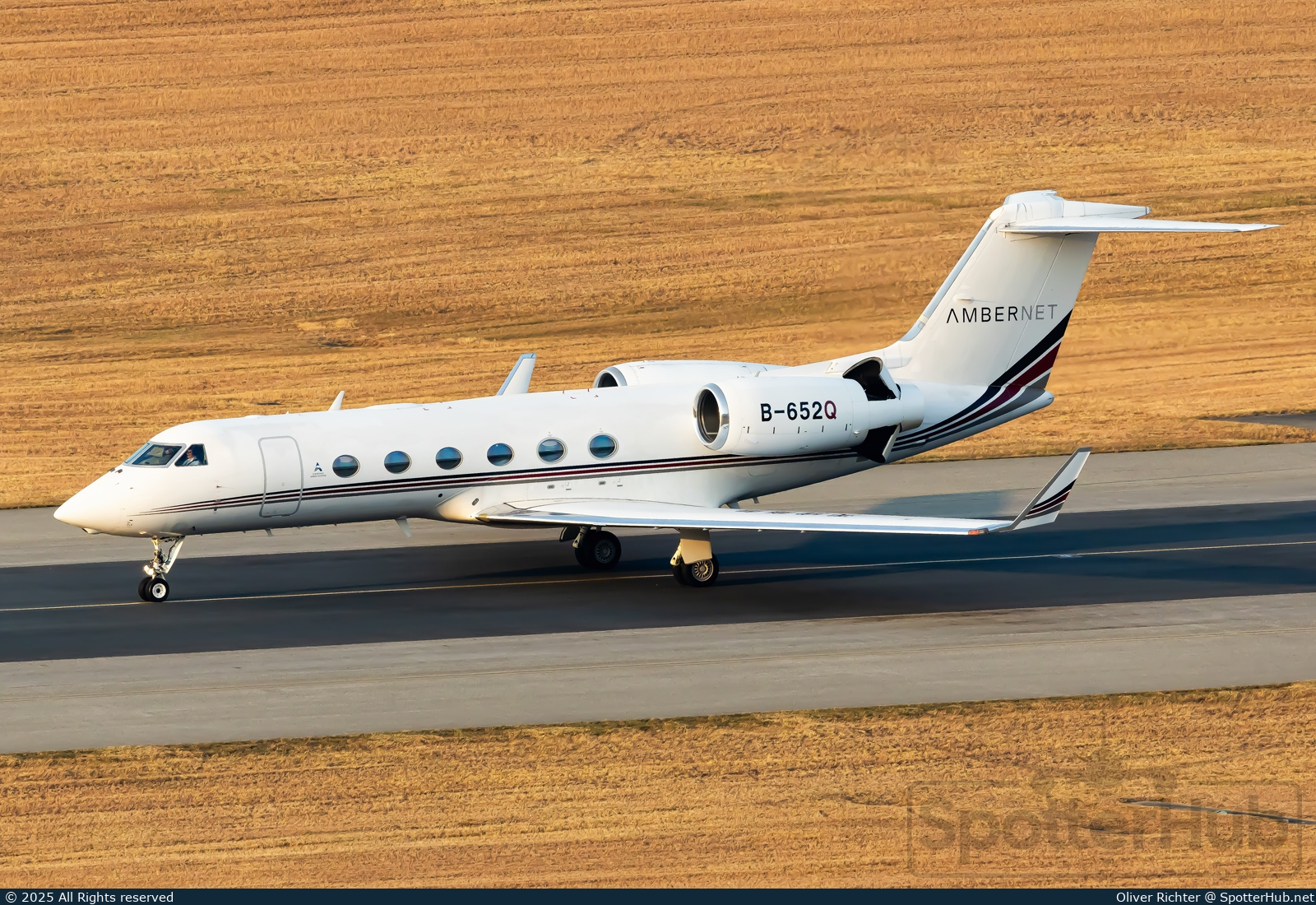 Photo of B-652Q - Gulfstream GIV-X (G450) operated by Amber Aviation