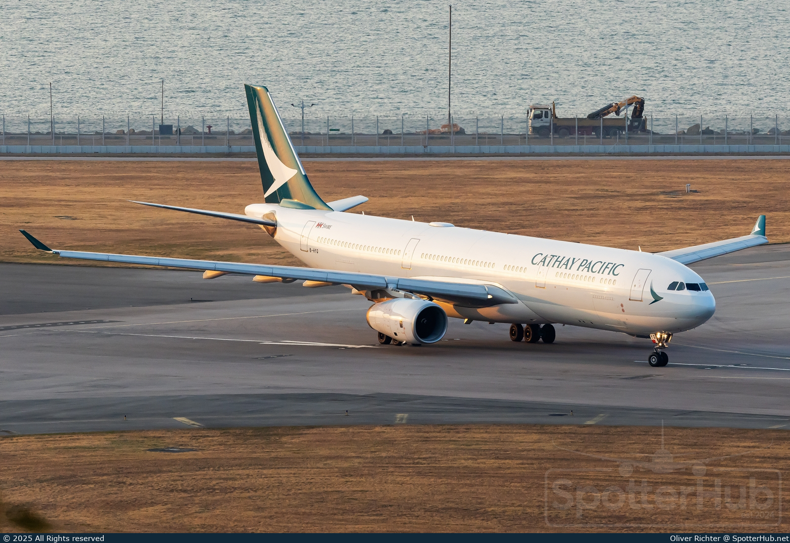Photo of B-HYQ - Airbus A330-343 operated by Cathay Pacific Airways