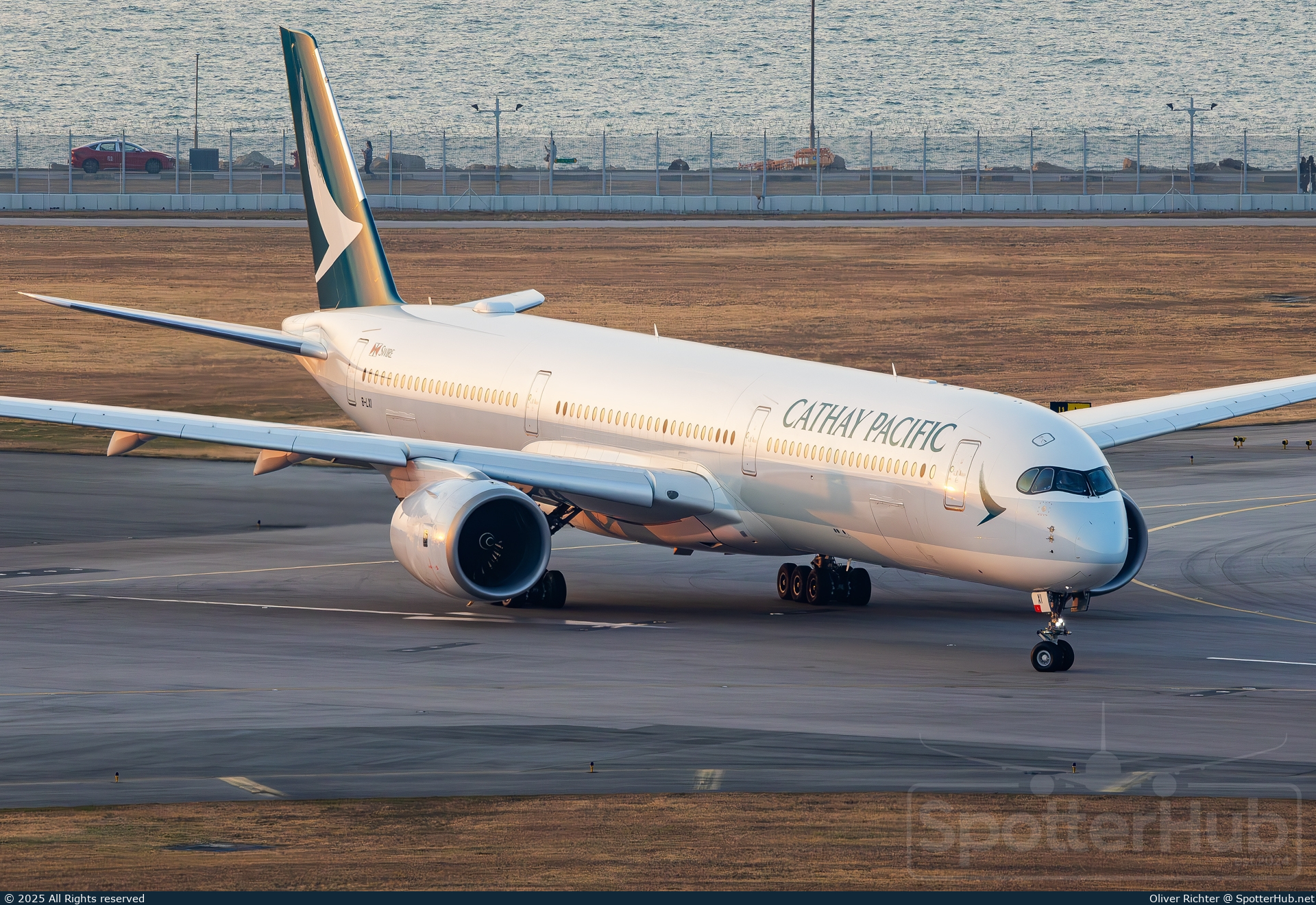 Photo of B-LXI - Airbus A350-1041 operated by Cathay Pacific Airways