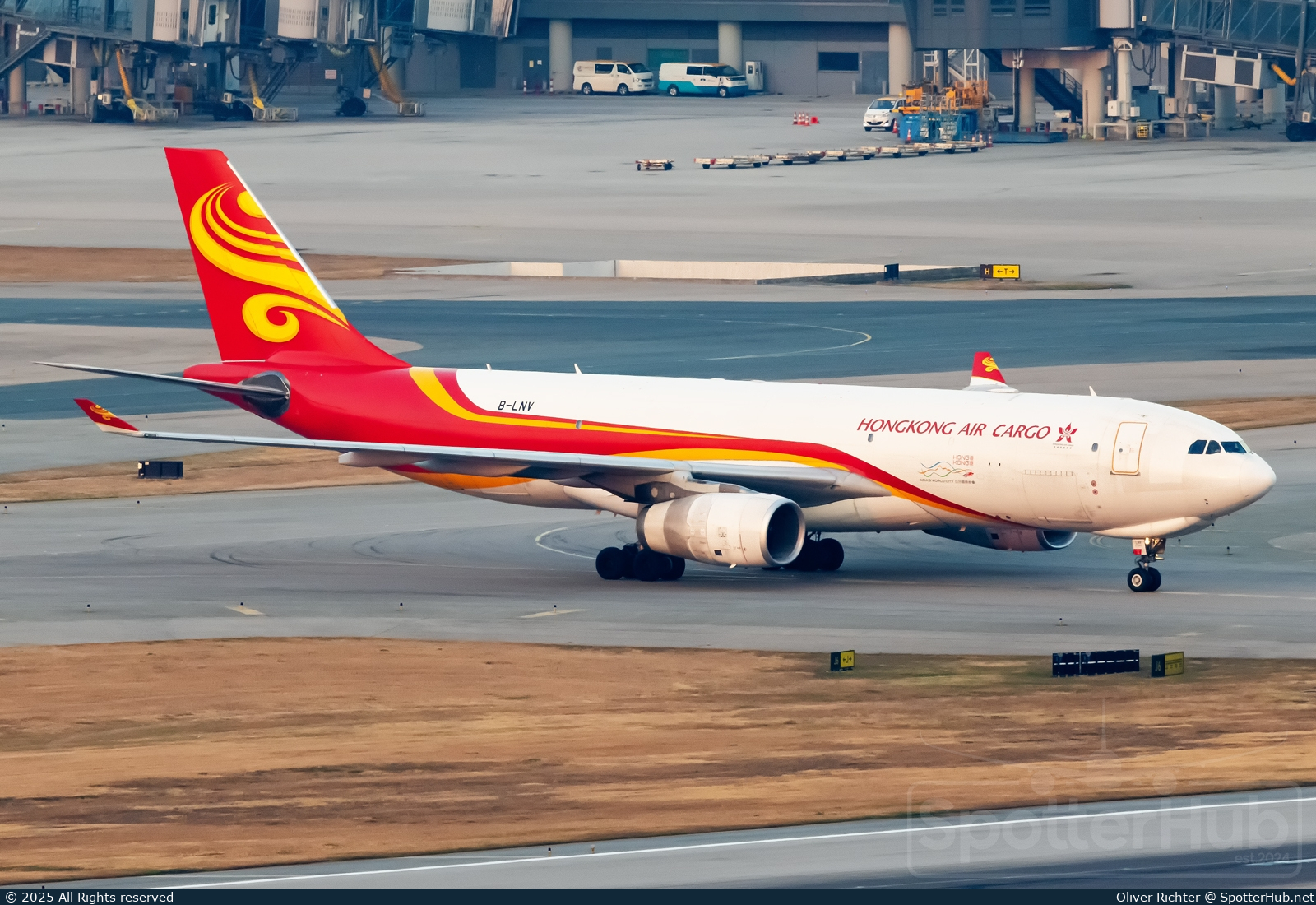 Photo of B-LNV - Airbus A330-243F operated by Hong Kong Airlines Cargo