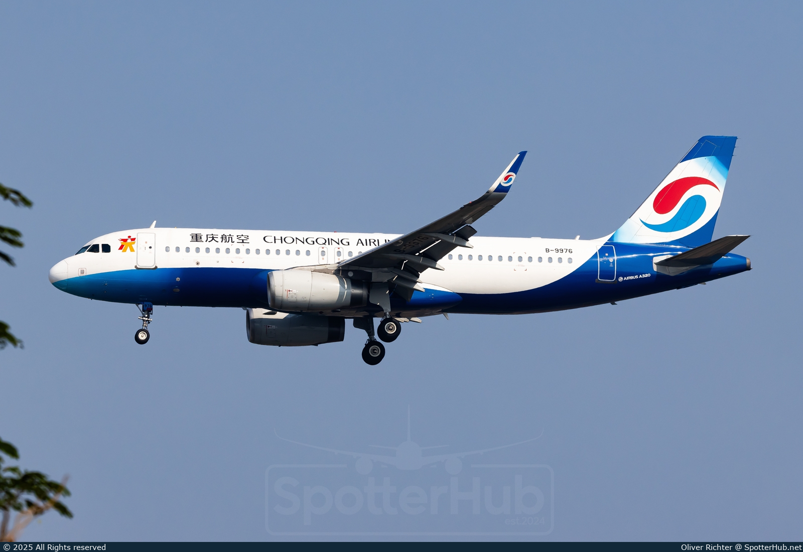 Photo of B-9976 - Airbus A320-232 operated by Chongqing Airlines