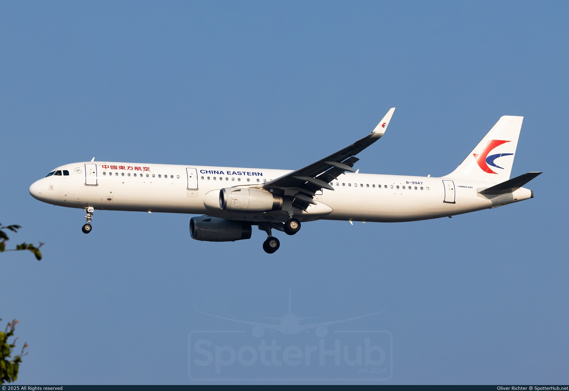 Photo of B-9947 - Airbus A321-231 operated by China Eastern Airlines
