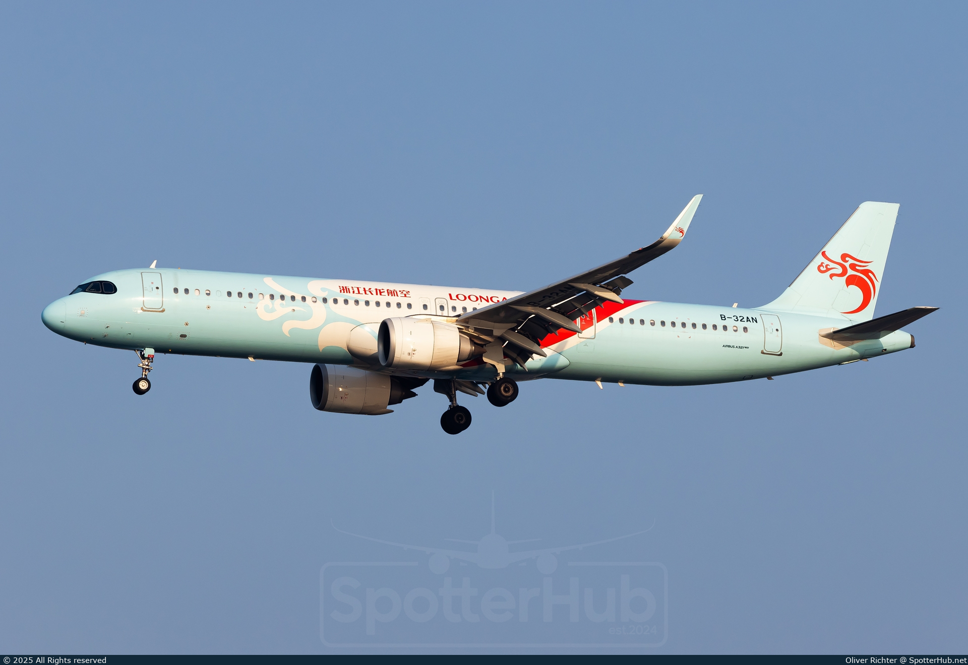 Photo of B-32AN - Airbus A321-251NX operated by Loong Air