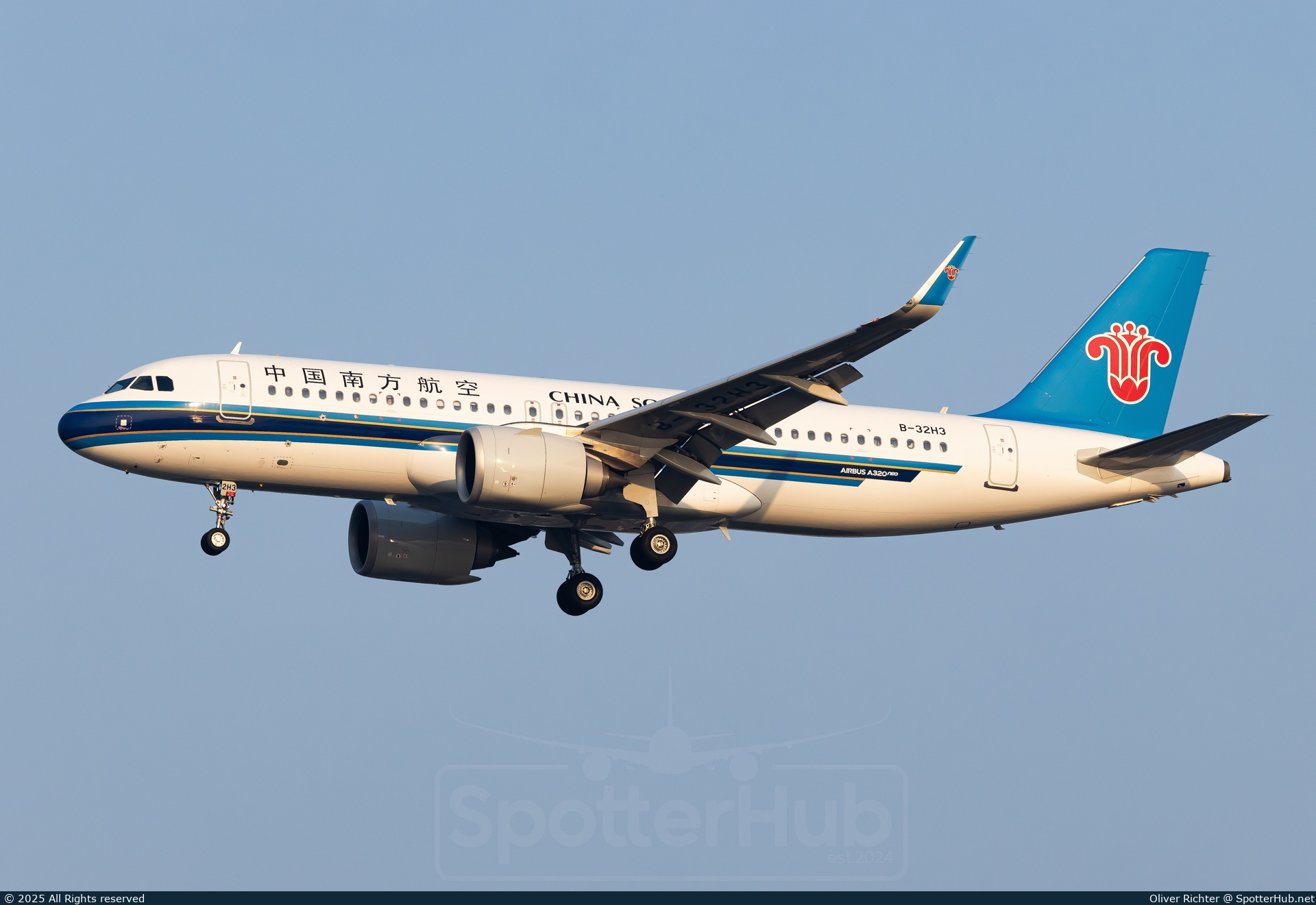 Photo of B-32H3 - Airbus A320-251N operated by China Southern Airlines