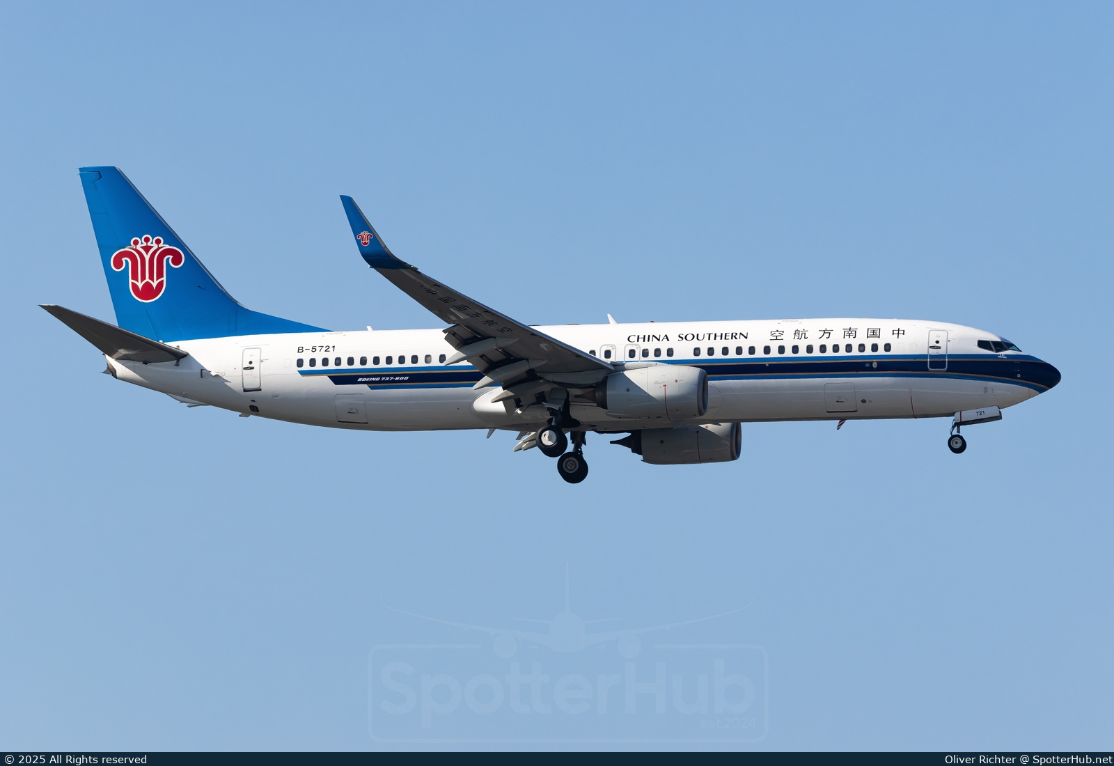 Photo of B-5721 - Boeing 737-81B operated by China Southern Airlines