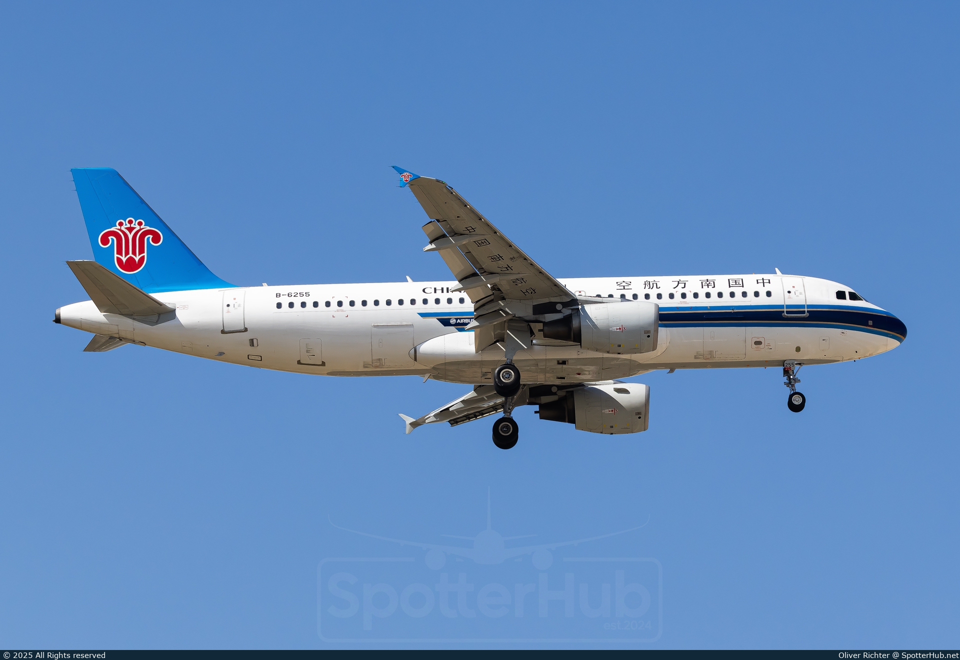 Photo of B-6255 - Airbus A320-214 operated by China Southern Airlines
