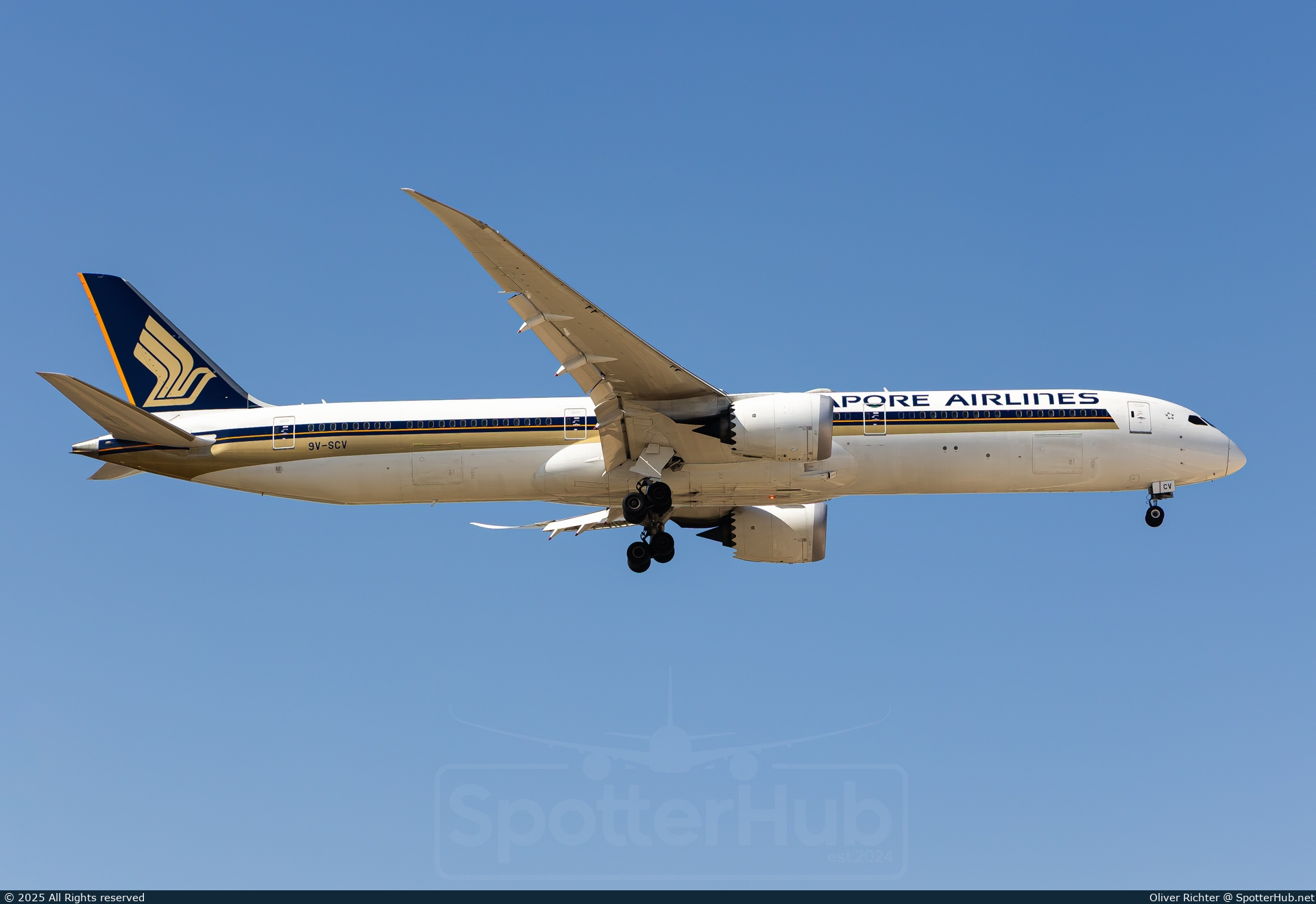 Photo of 9V-SCV - Boeing 787-10 Dreamliner operated by Singapore Airlines