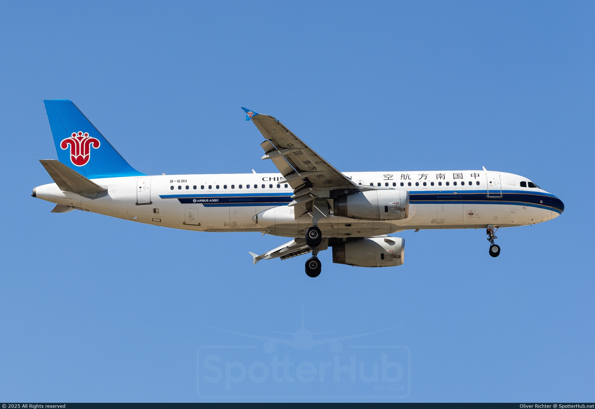 Photo of B-6911 - Airbus A320-232 operated by China Southern Airlines