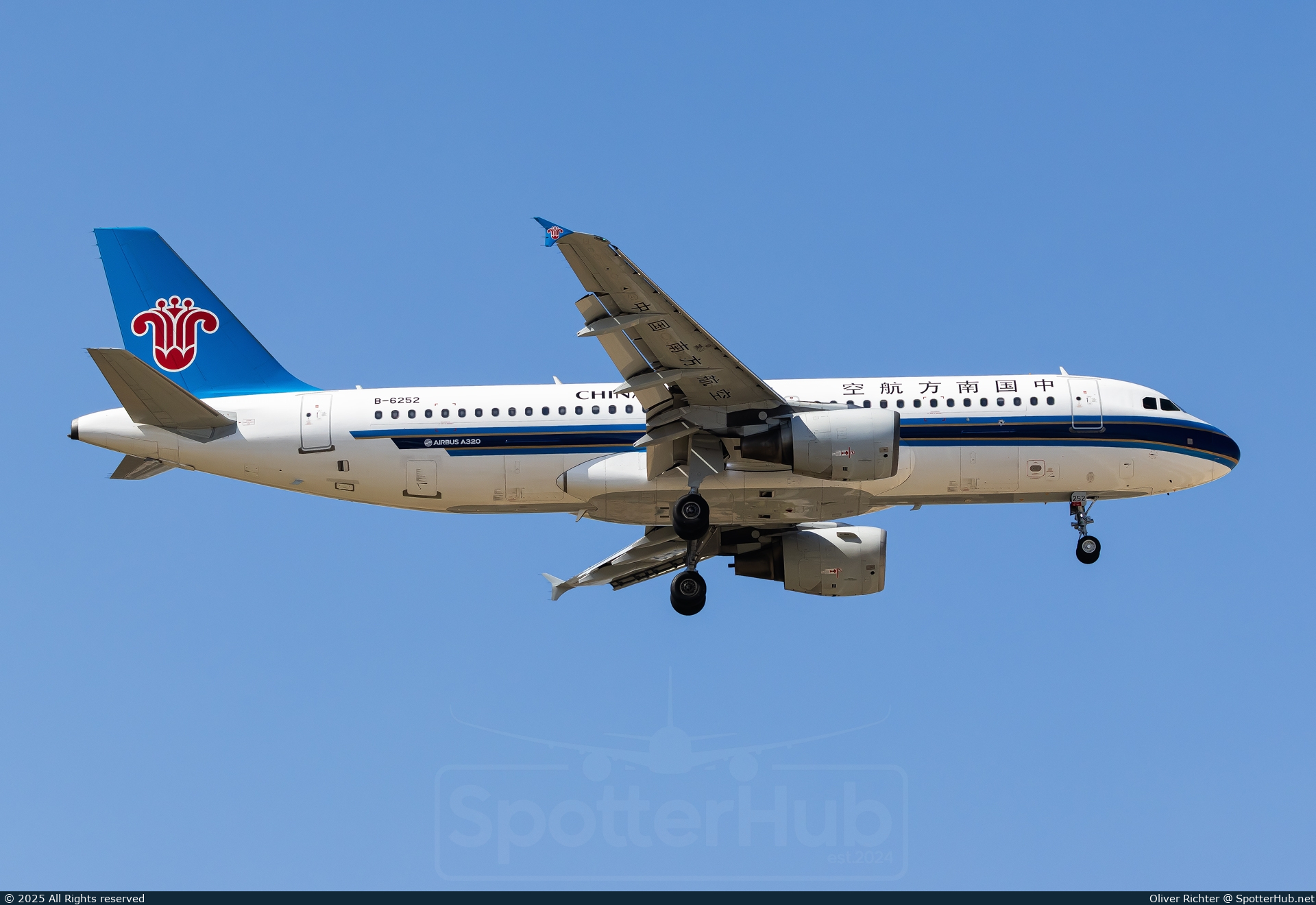 Photo of B-6252 - Airbus A320-214 operated by China Southern Airlines