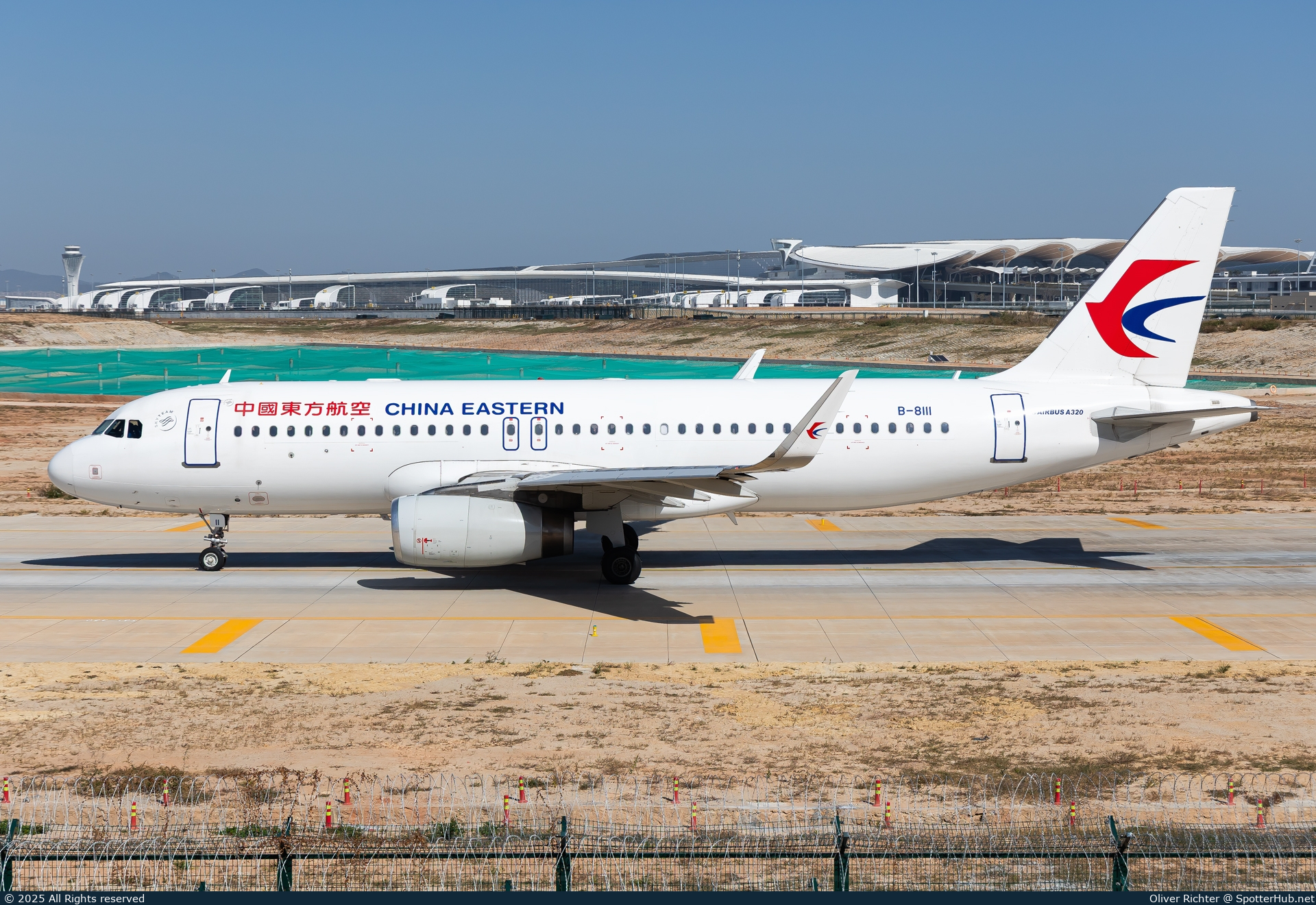 Photo of B-8111 - Airbus A320-232 operated by China Eastern Airlines