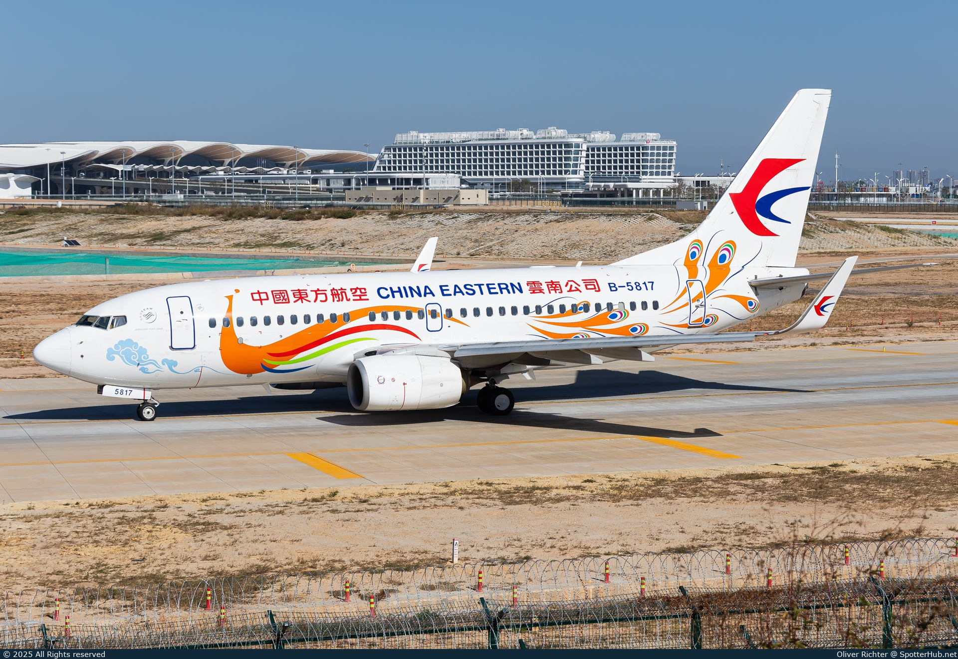 Photo of B-5817 - Boeing 737-79P operated by China Eastern Airlines
