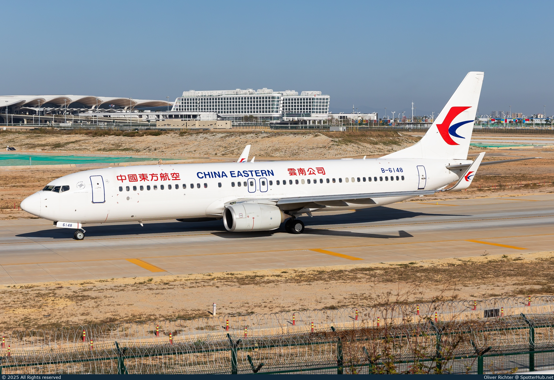 Photo of B-6148 - Boeing 737-89P operated by China Eastern Airlines