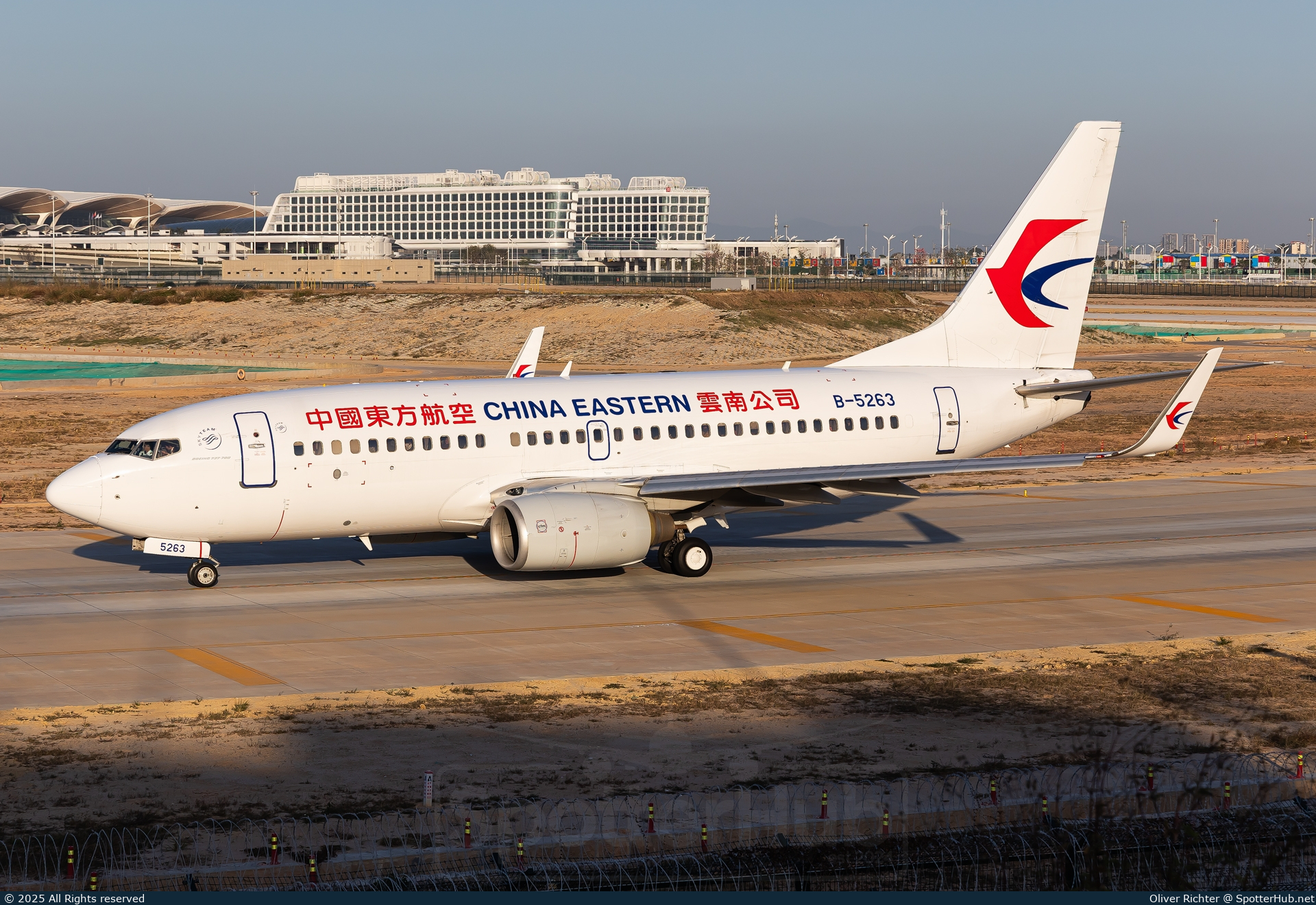 Photo of B-5263 - Boeing 737-79P operated by China Eastern Airlines