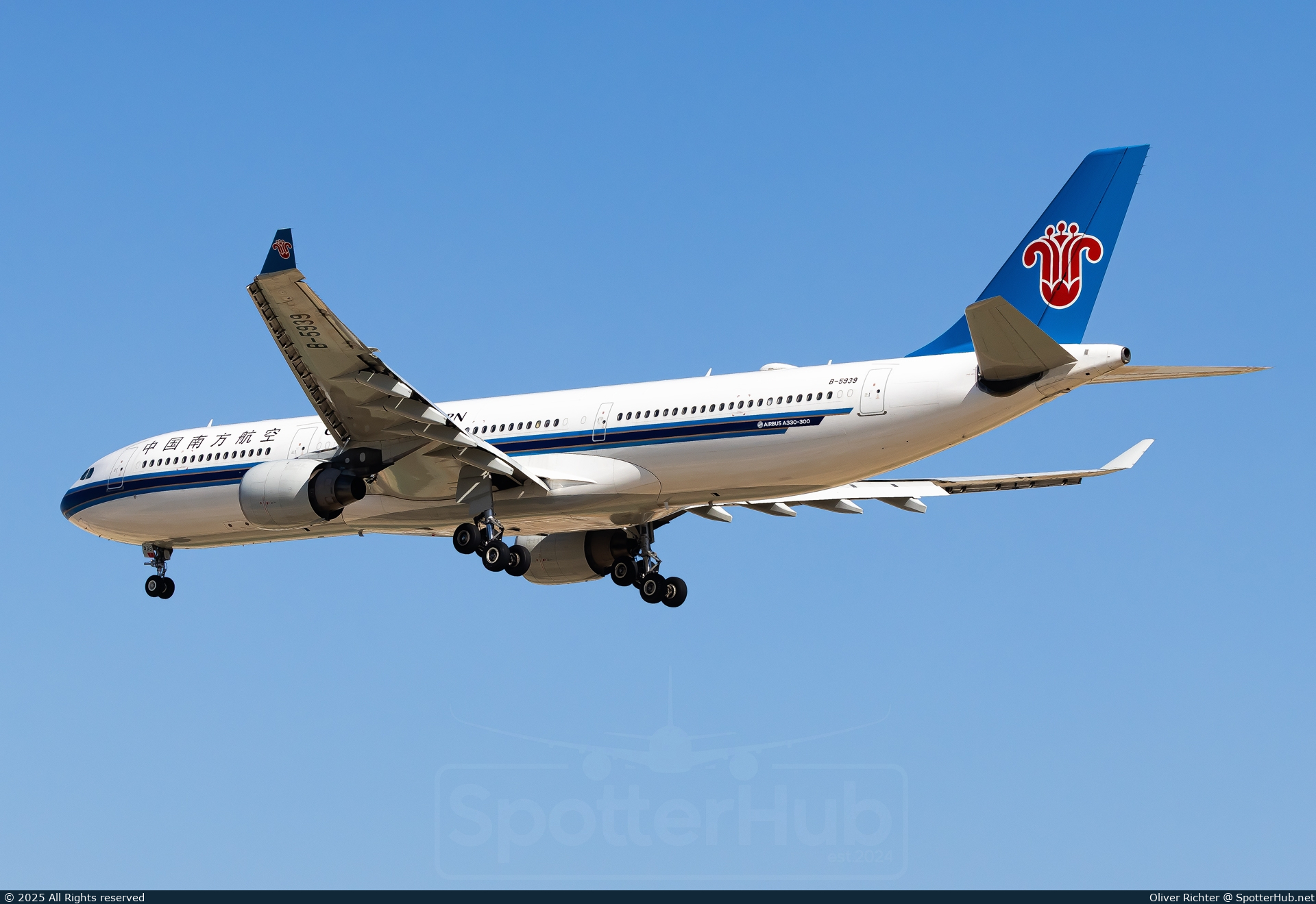 Photo of B-5939 - Airbus A330-323 operated by China Southern Airlines