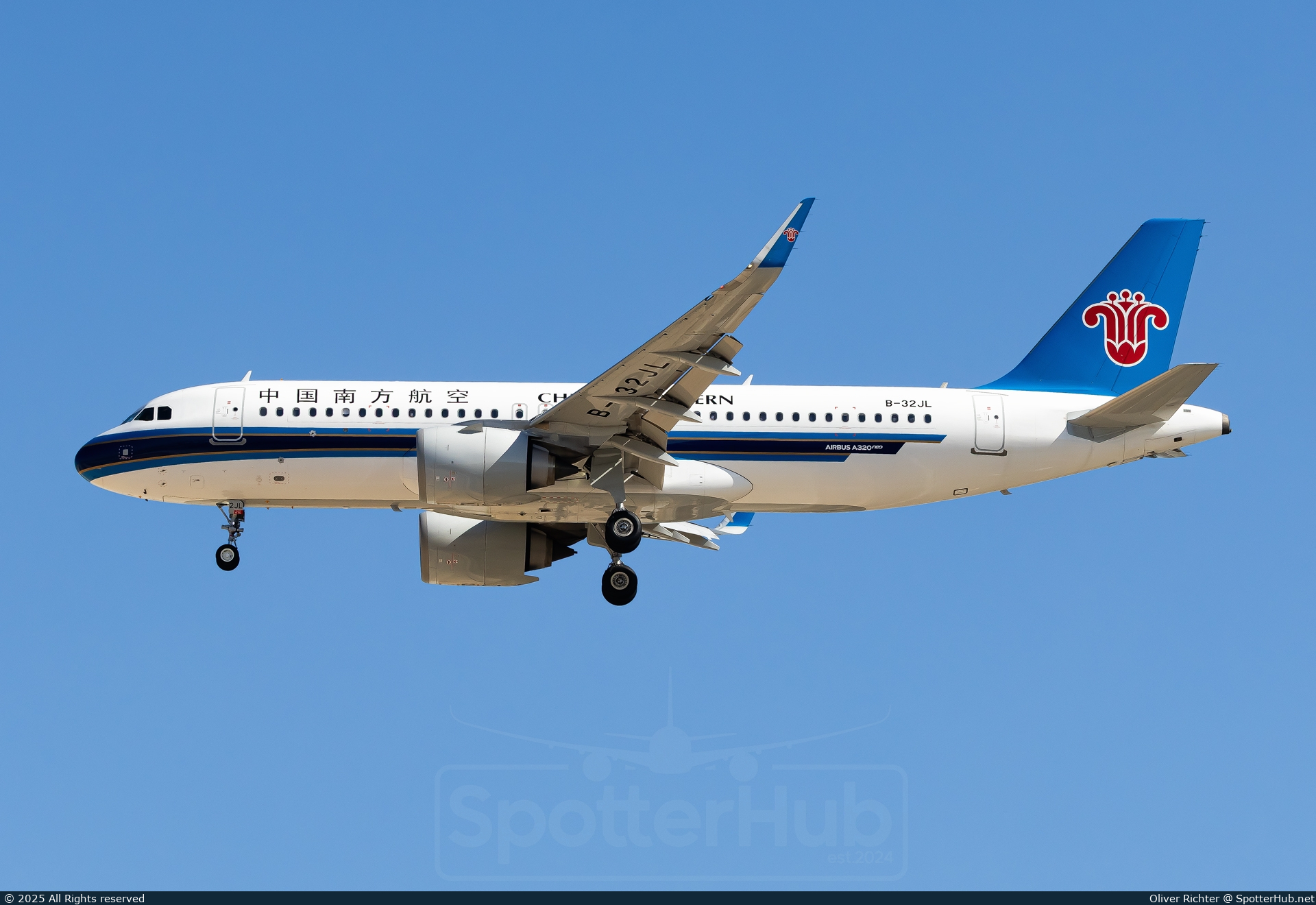 Photo of B-32JL - Airbus A320-251N operated by China Southern Airlines
