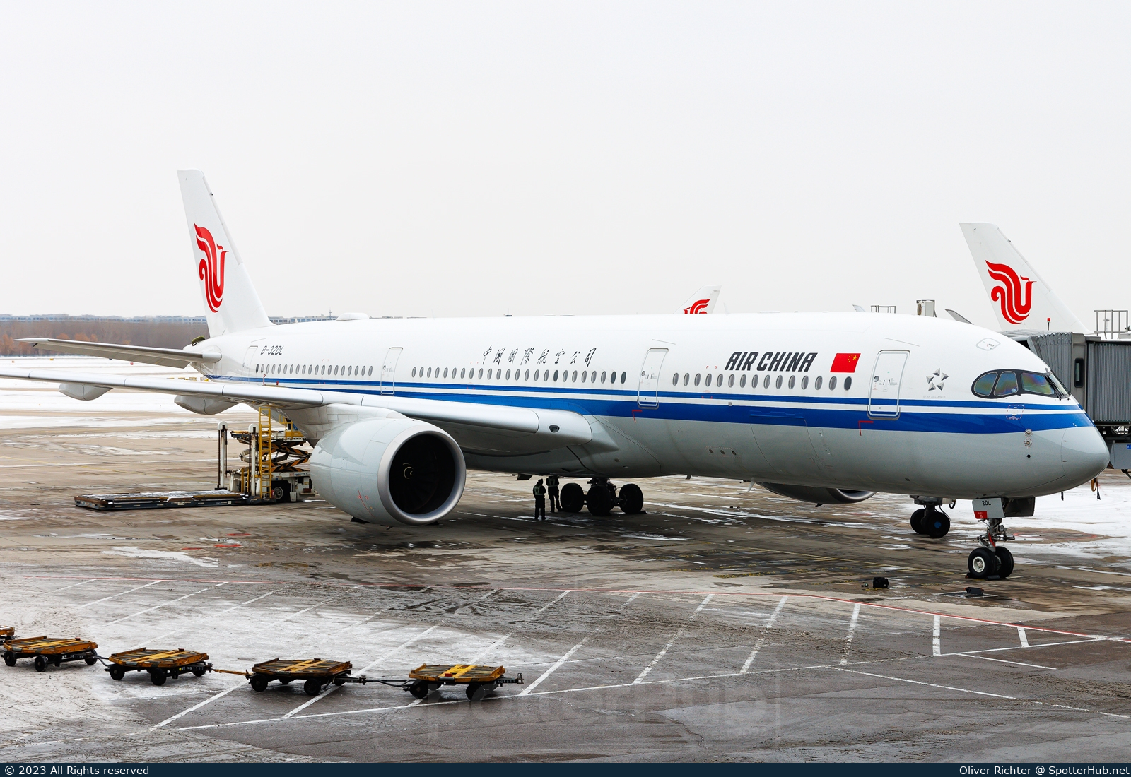 Photo of B-32DL - Airbus A350-941 operated by Air China