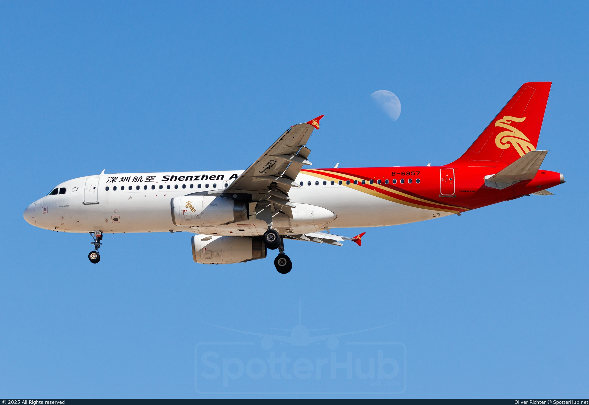 Photo of B-6857 - Airbus A320-232 operated by Shenzhen Airlines